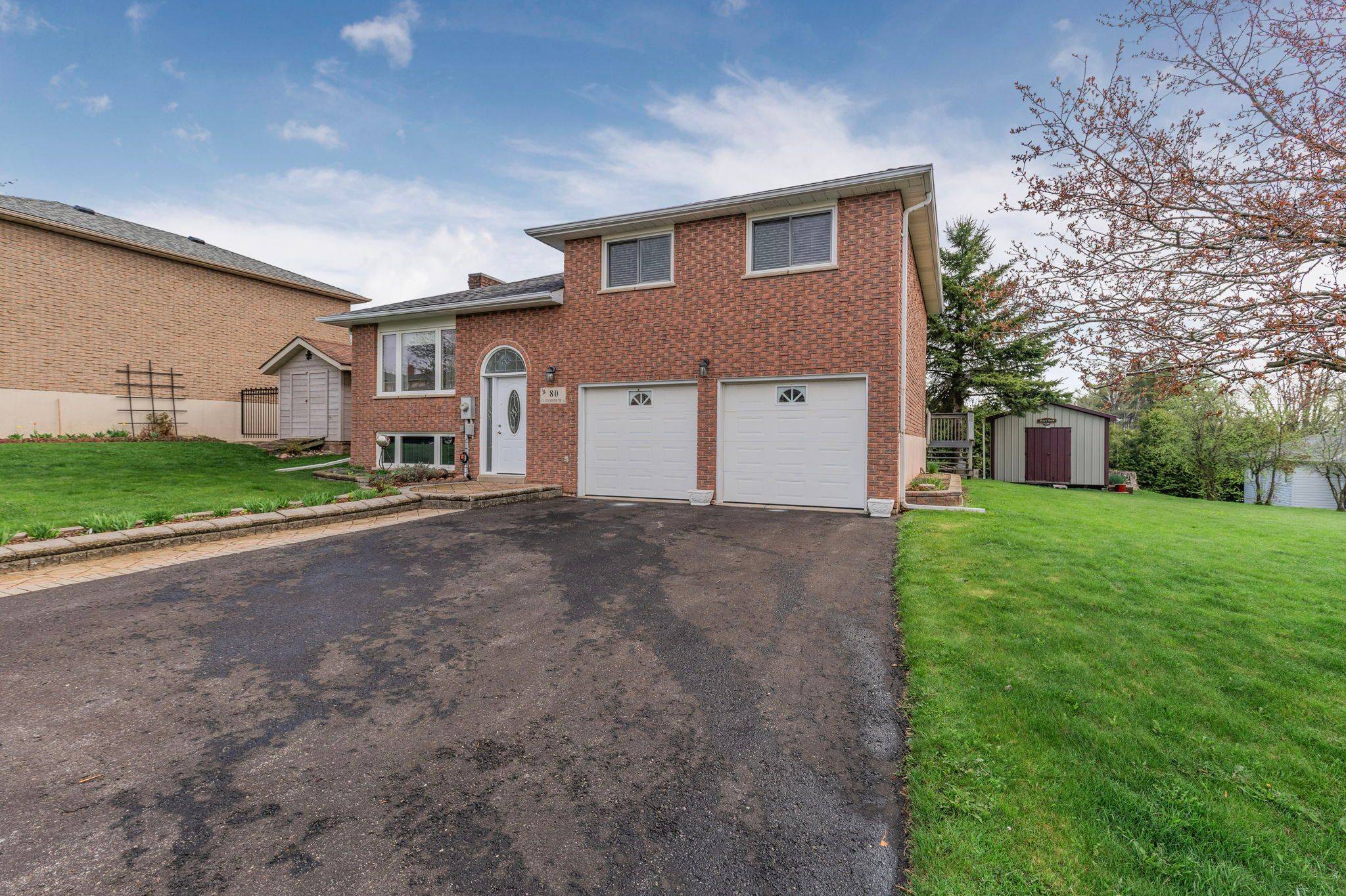 Orillia, ON L3V 7N9,80 Woodside DR