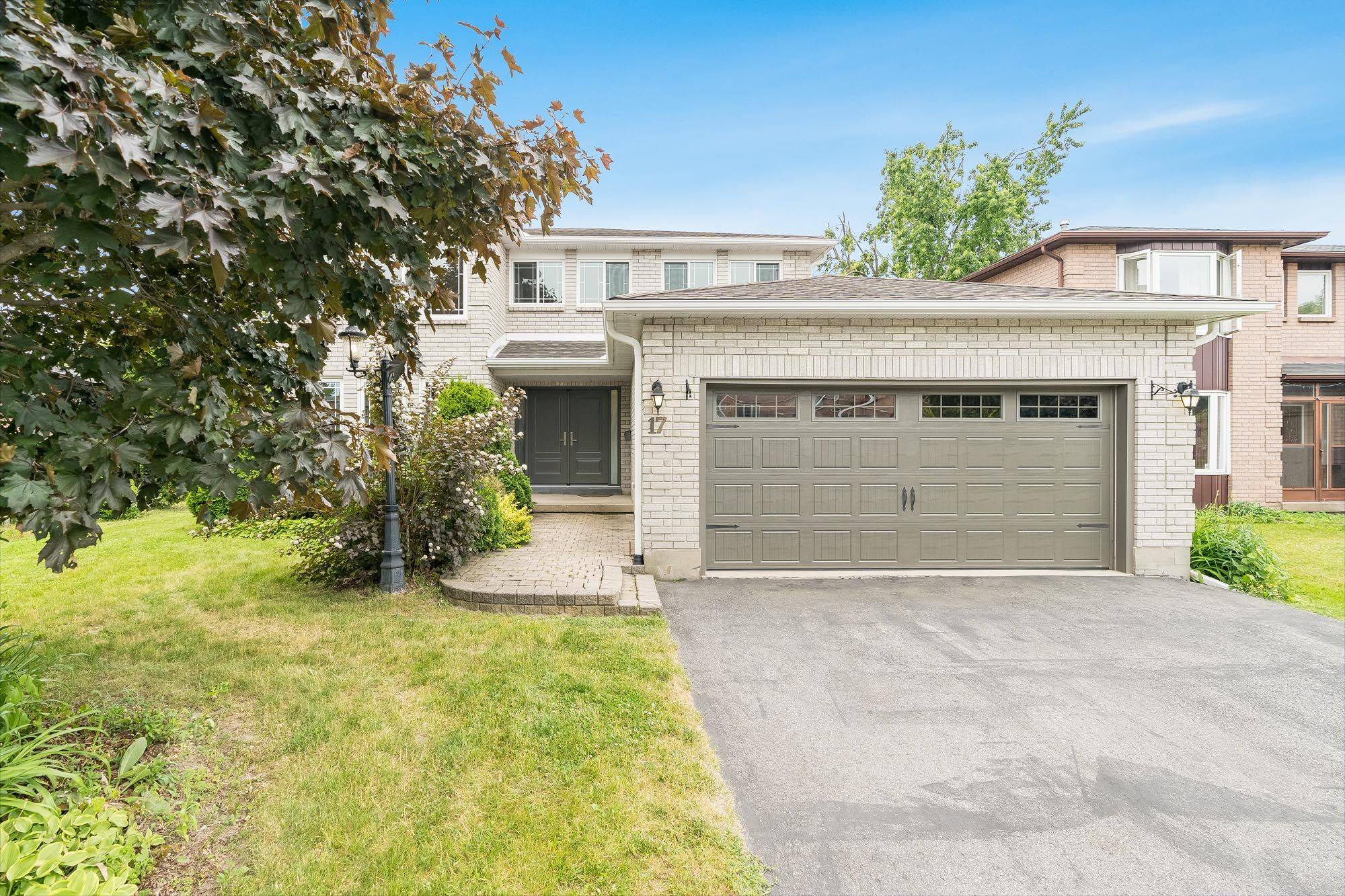 Barrie, ON L4M 6C6,17 Radenhurst CRES