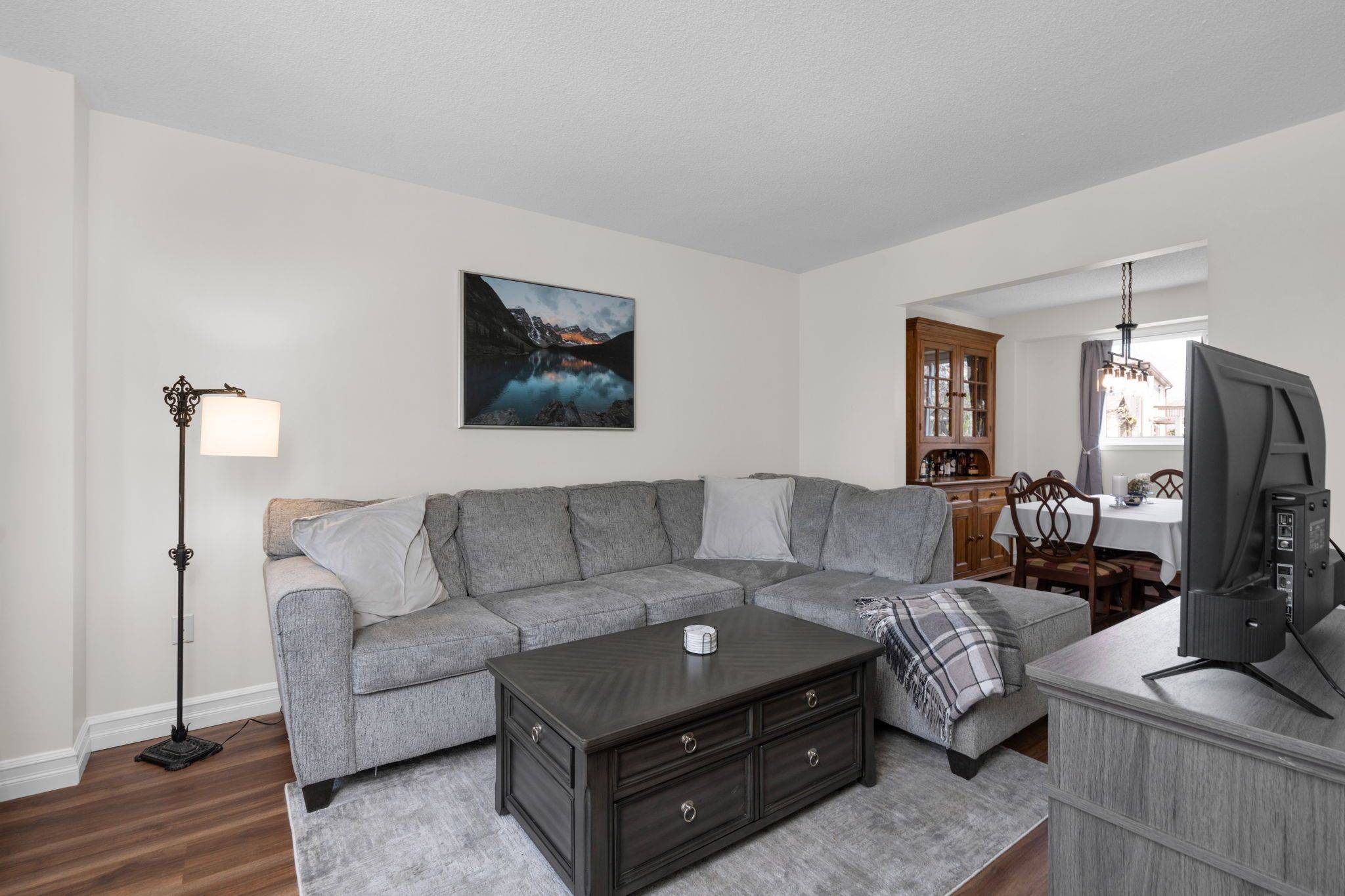 Barrie, ON L4N 6B1,28 Draper CRES