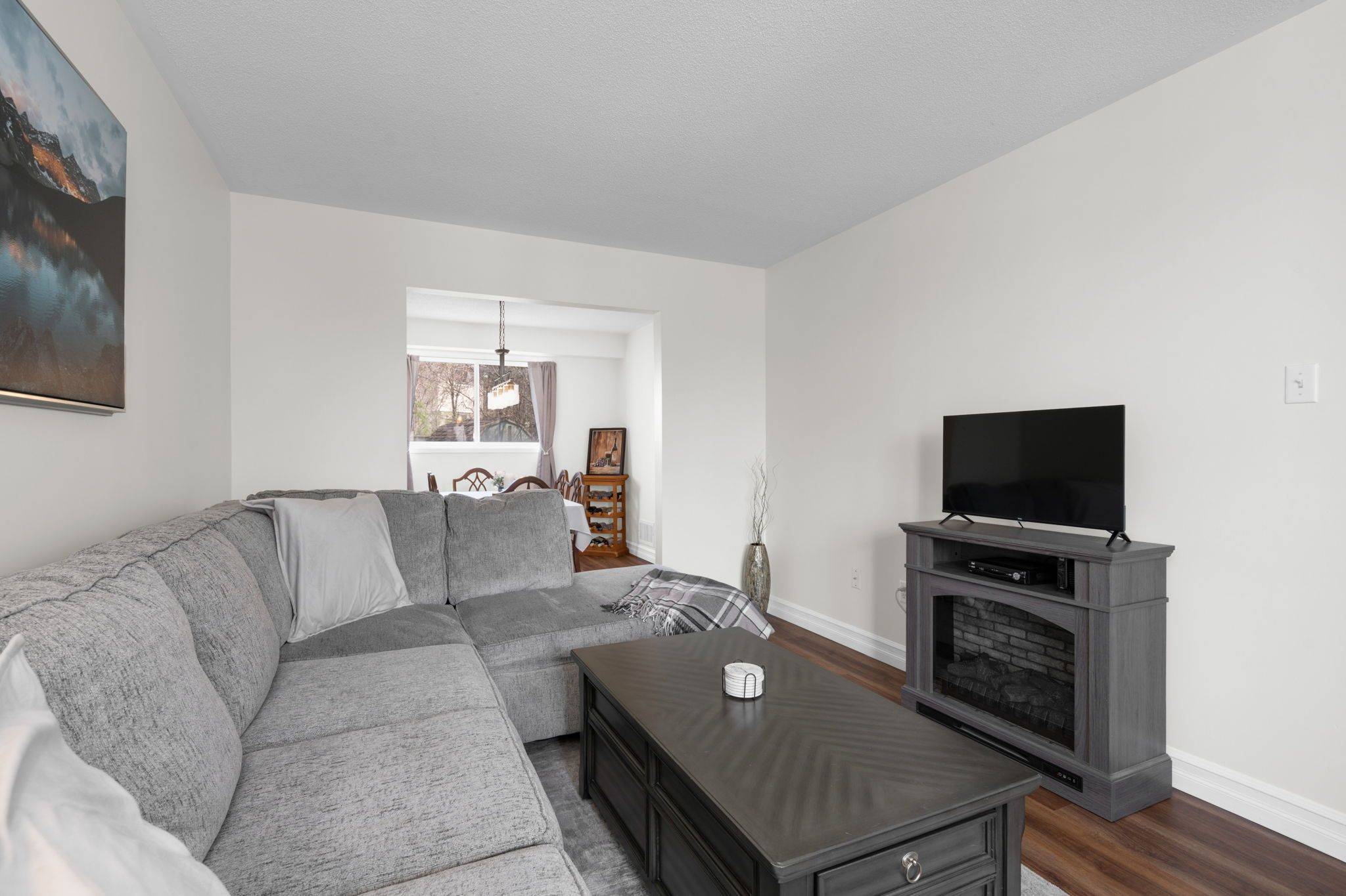 Barrie, ON L4N 6B1,28 Draper CRES