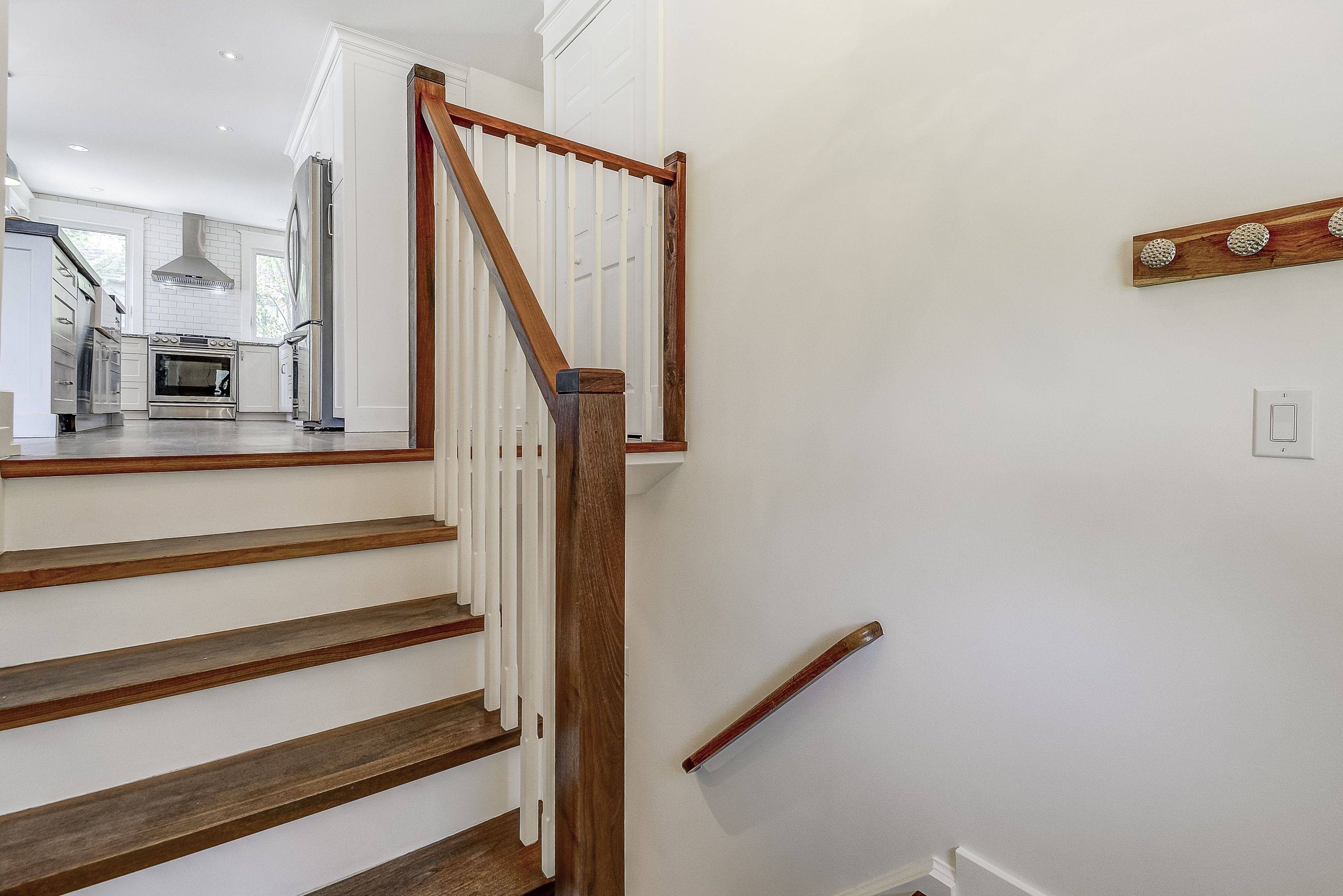 Burlington, ON L7P 3G4,2181 Lancaster CRES