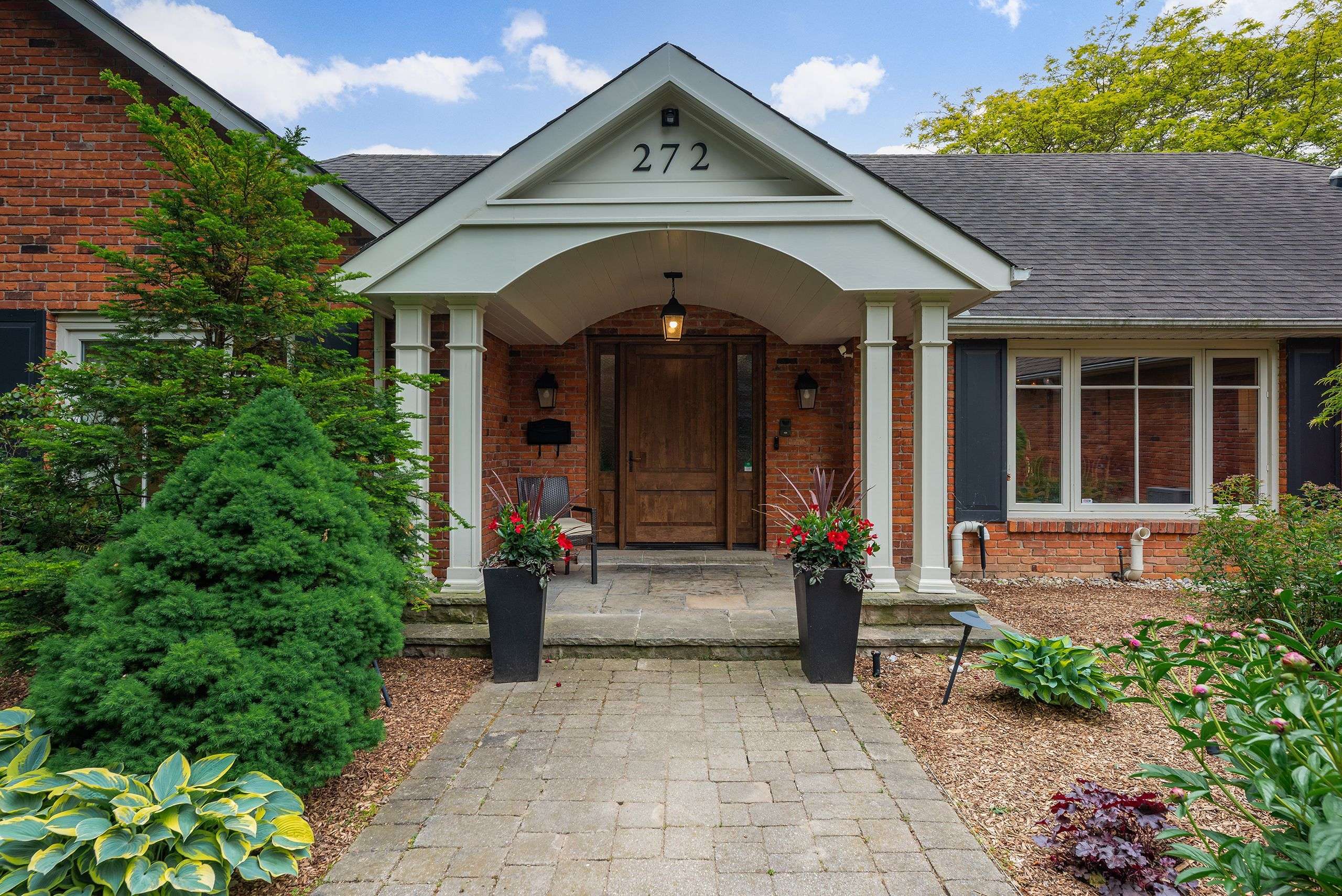 Oakville, ON L6J 4V5,272 Maple Grove DR