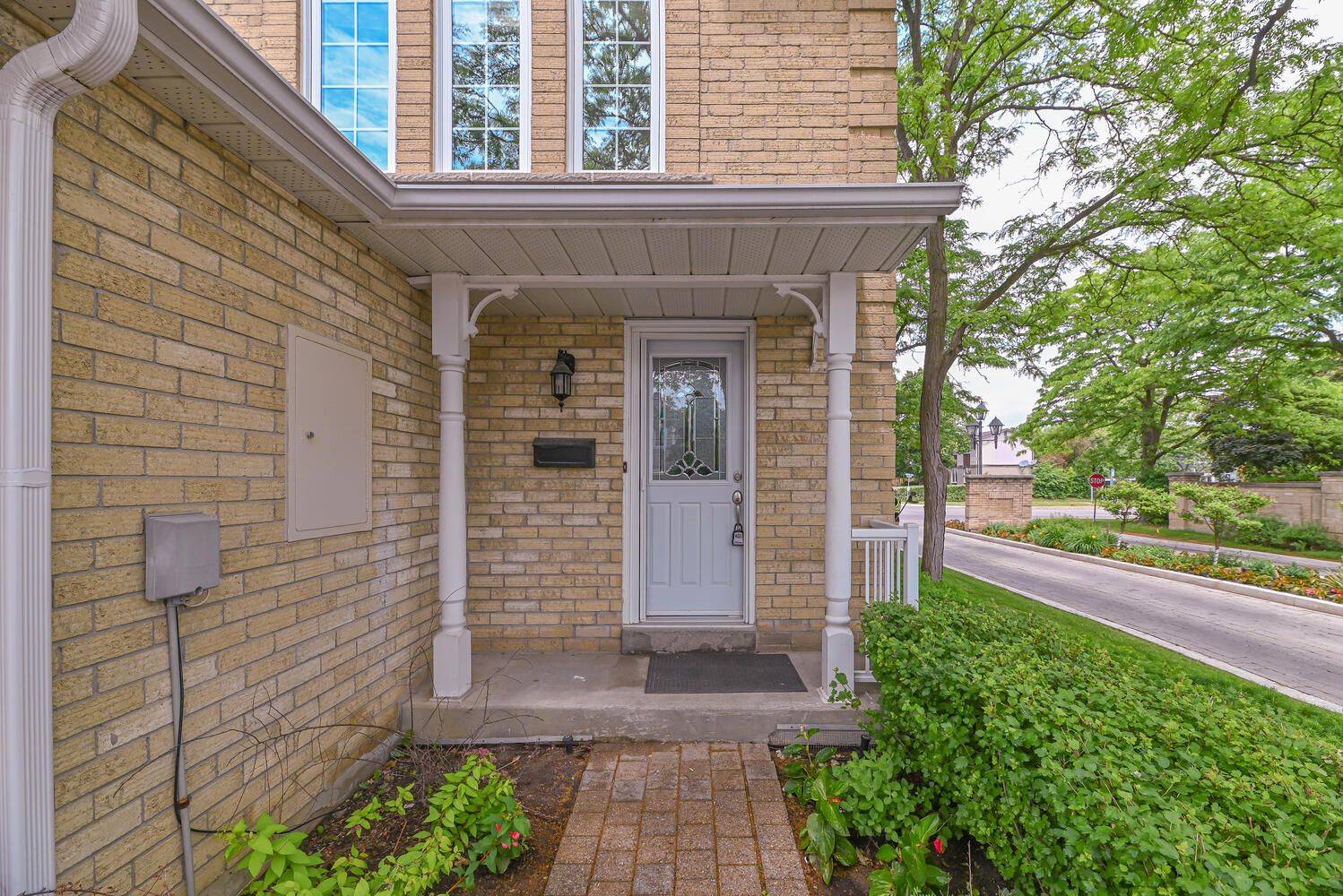 Brampton, ON L6S 5R1,110 Heathcliffe SQ #6