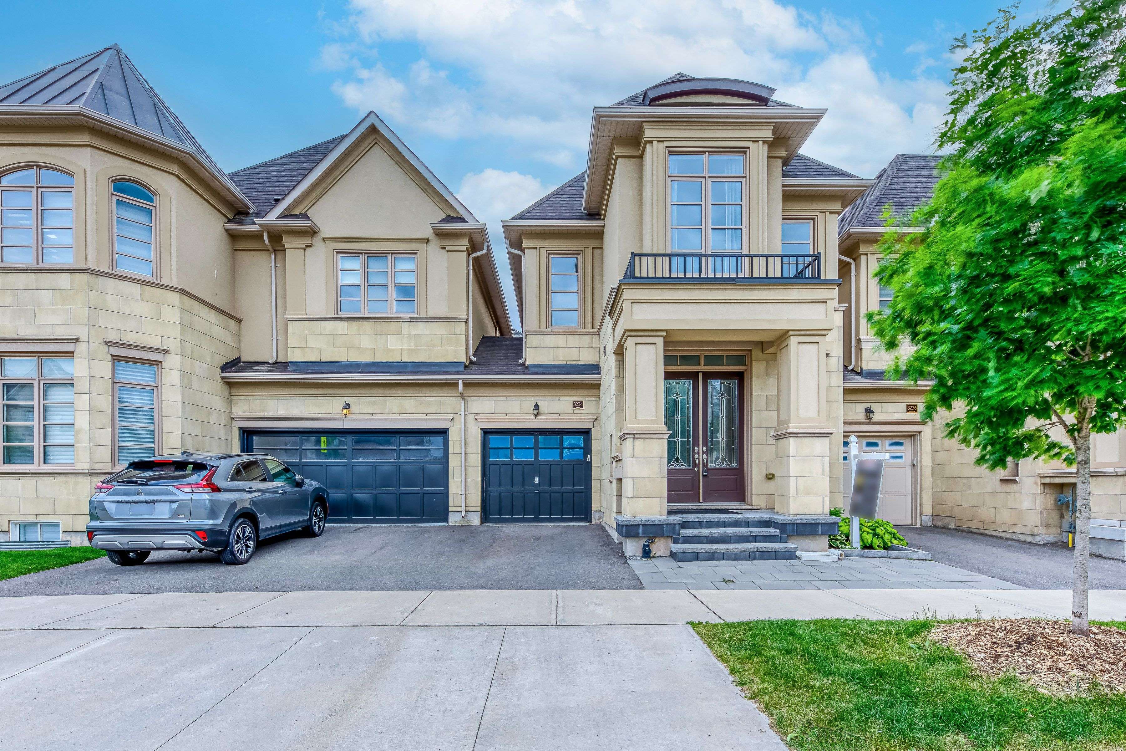3234 Post RD, Oakville, ON L6H 7C5