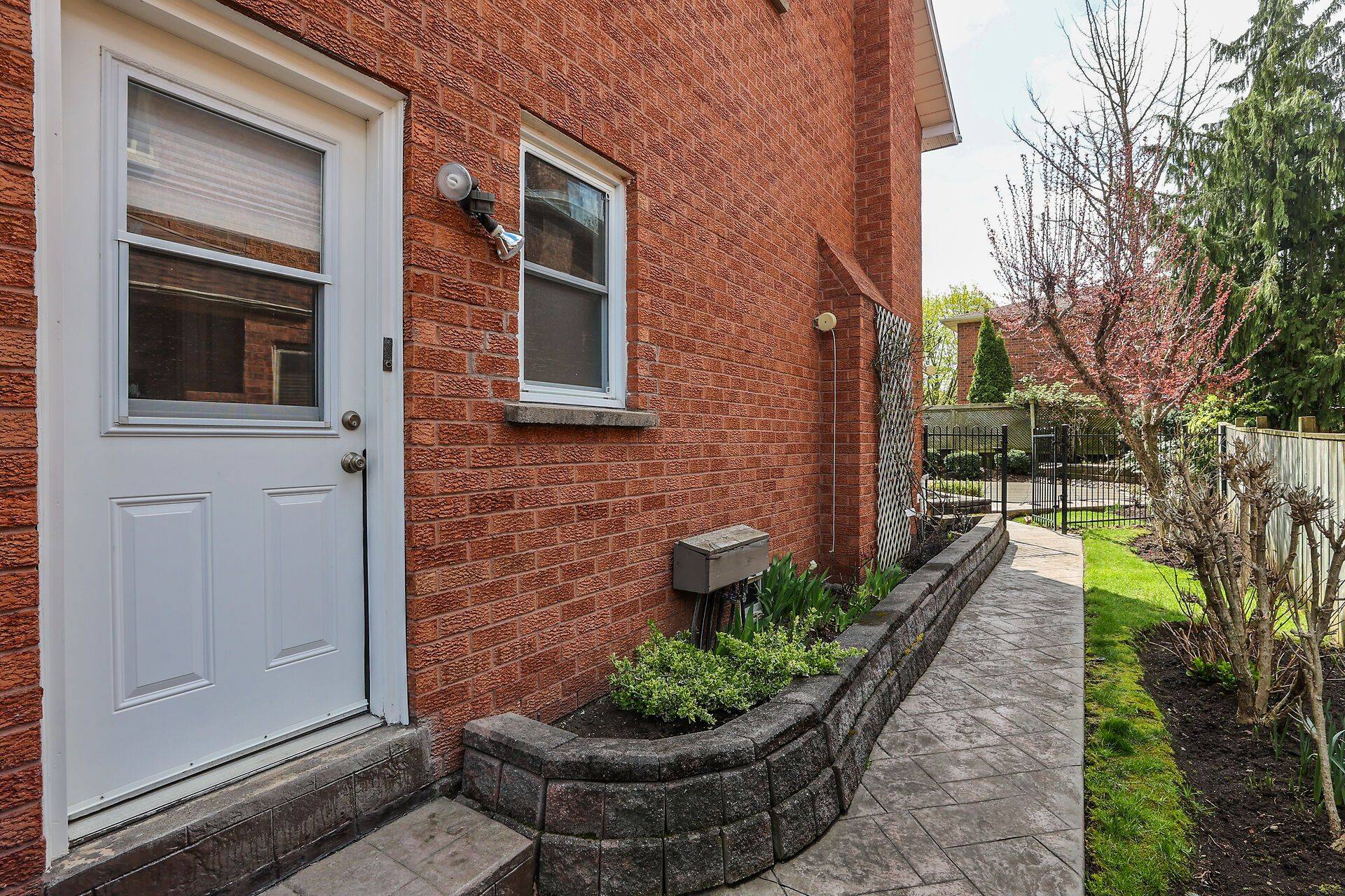 Oakville, ON L6M 1K1,1152 Rushbrooke DR