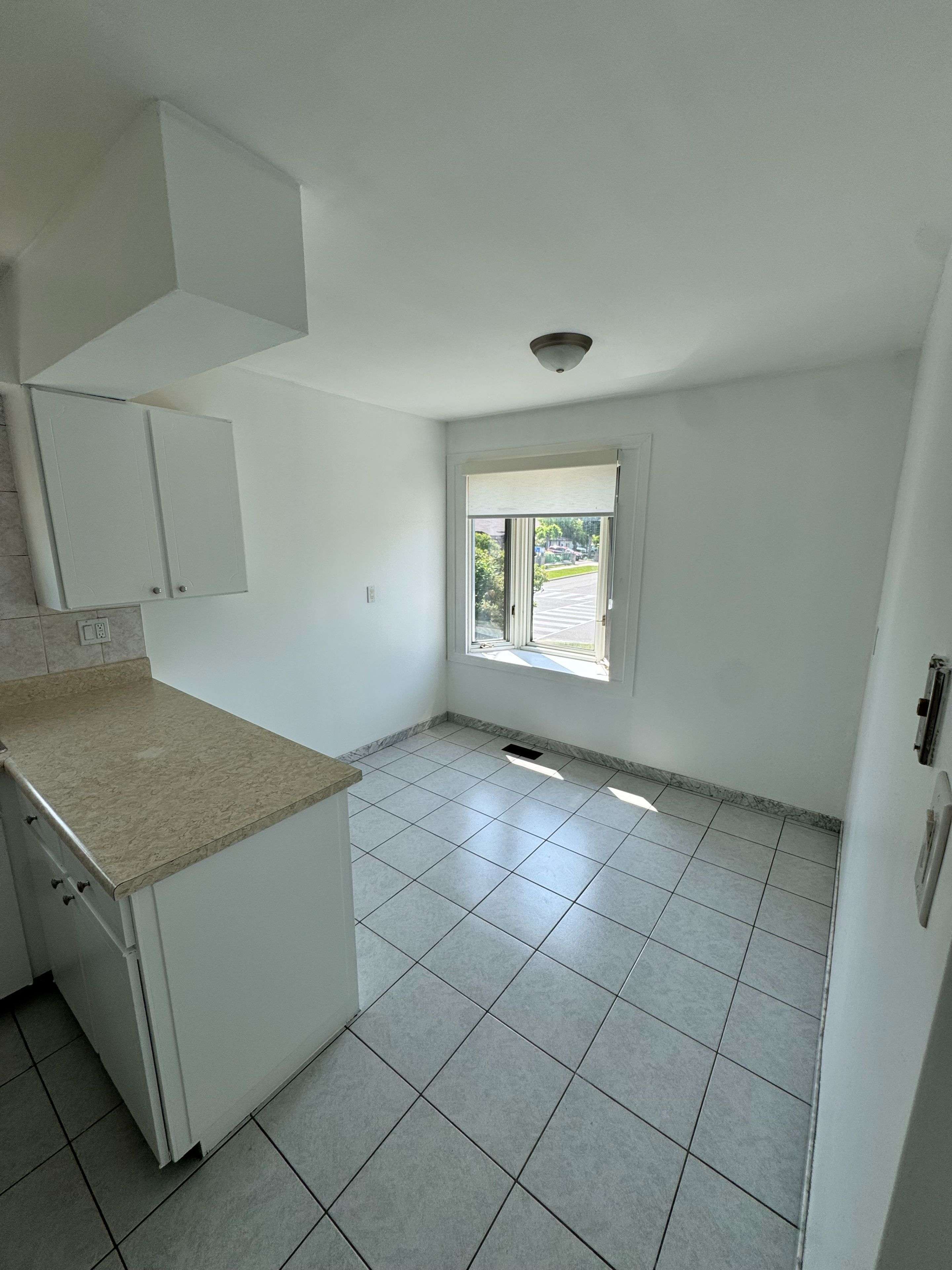 Toronto W05, ON M3L 1Z3,100 Spenvalley DR