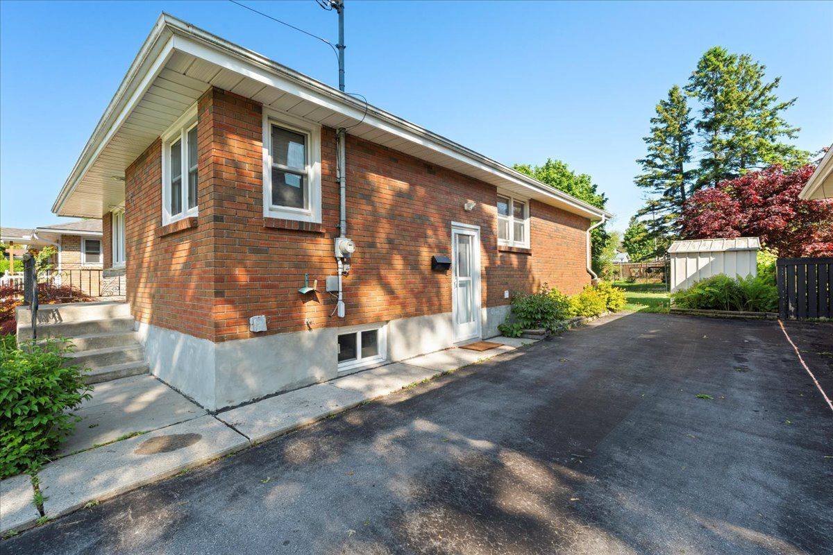 Belleville, ON K8N 2J5,64 Southview AVE