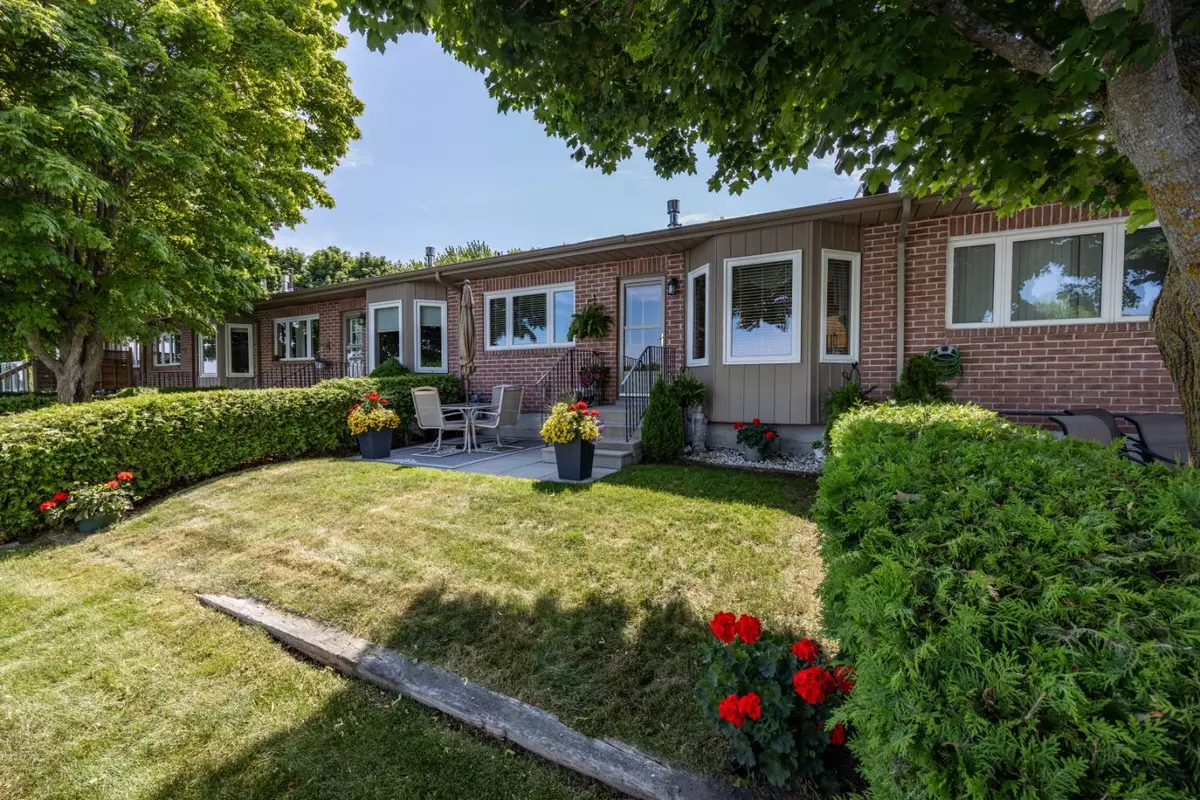 Scugog, ON L9L 1C4,234 Water ST #15