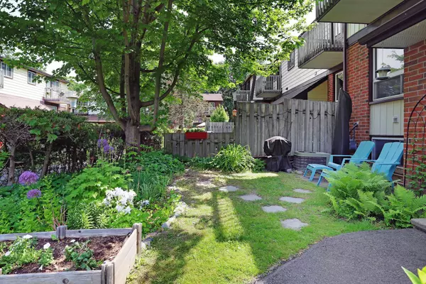 Vanier And Kingsview Park, ON K1L 8G8,405 Montfort ST #8