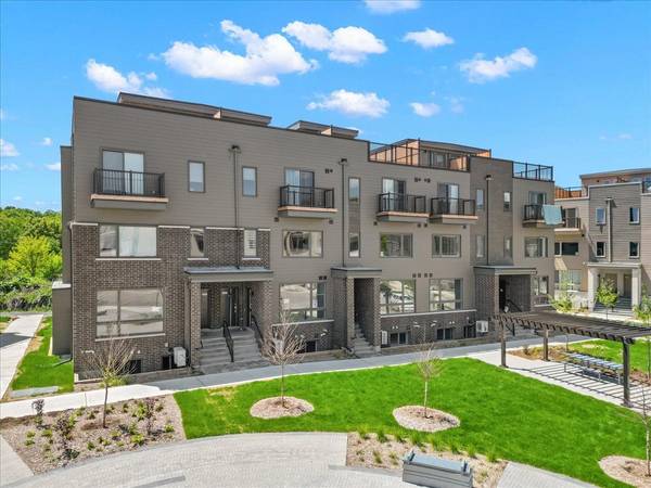 915 Mishi Private, Manor Park - Cardinal Glen And Area, ON K1K 0P2