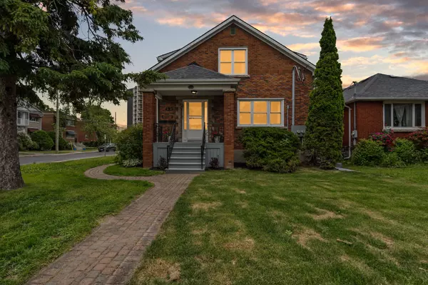 Kingston, ON K7L 4M8,493 COLLEGE ST