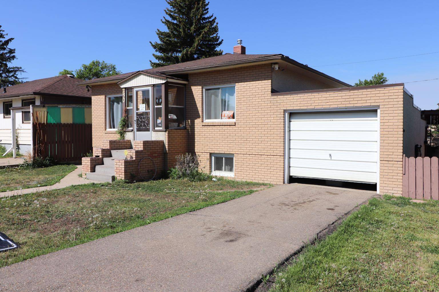 Redcliff, AB T0J 2P0,230 5 ST SE