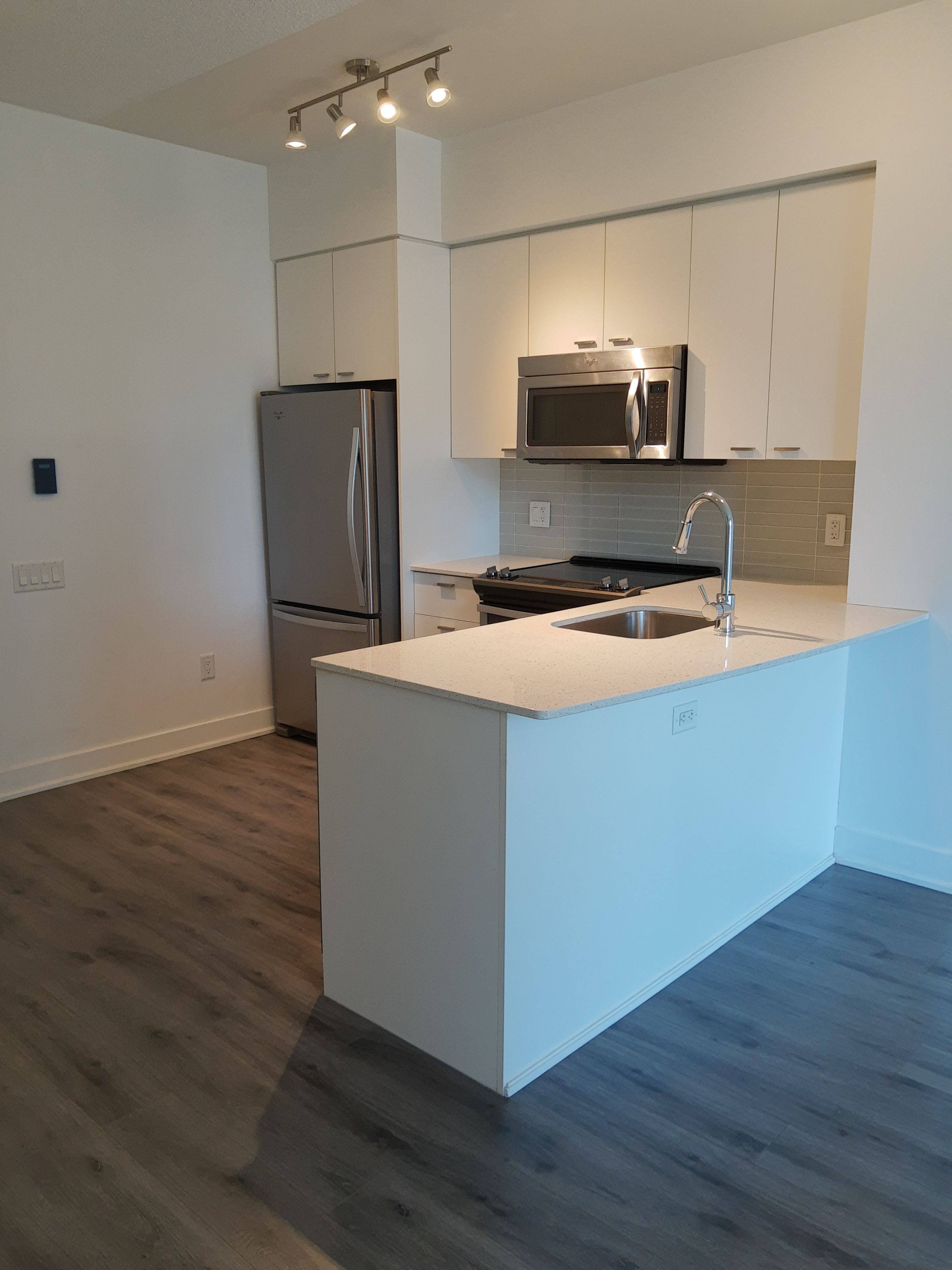 Toronto C10, ON M4P 0B9,30 Roehampton AVE #1109