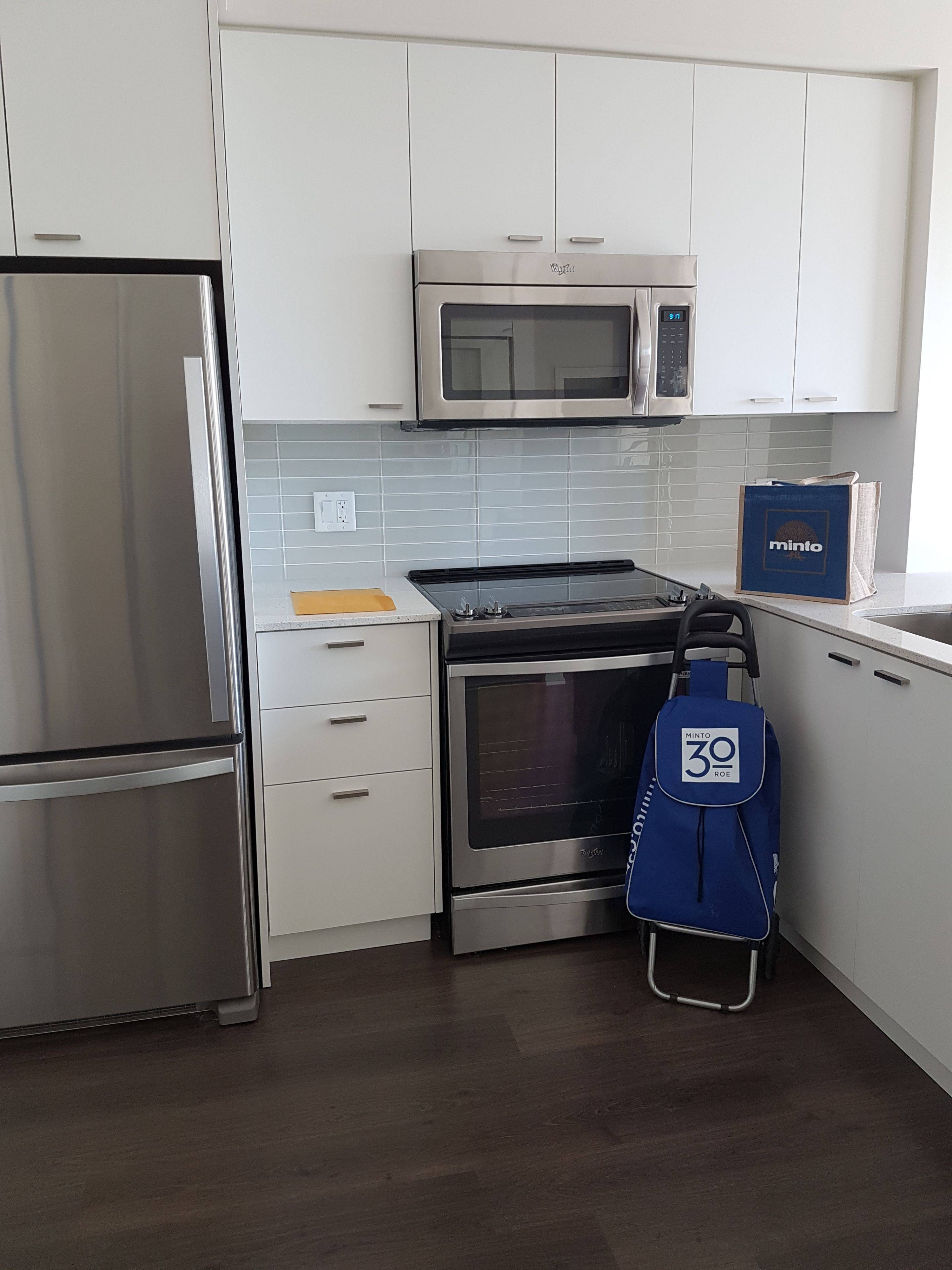 Toronto C10, ON M4P 0B9,30 Roehampton AVE #1109