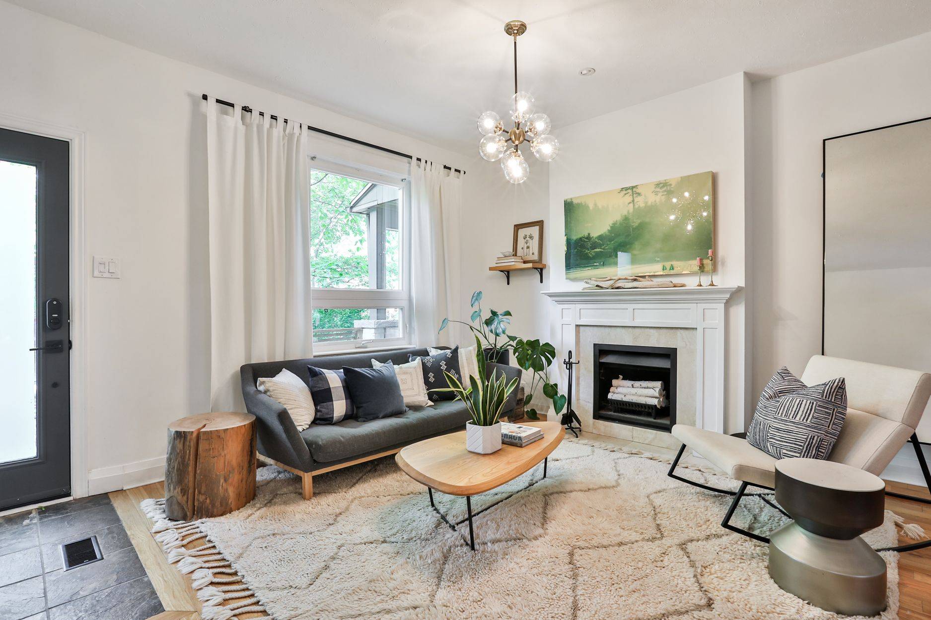 Toronto E01, ON M4L 2M7,9 Prust AVE