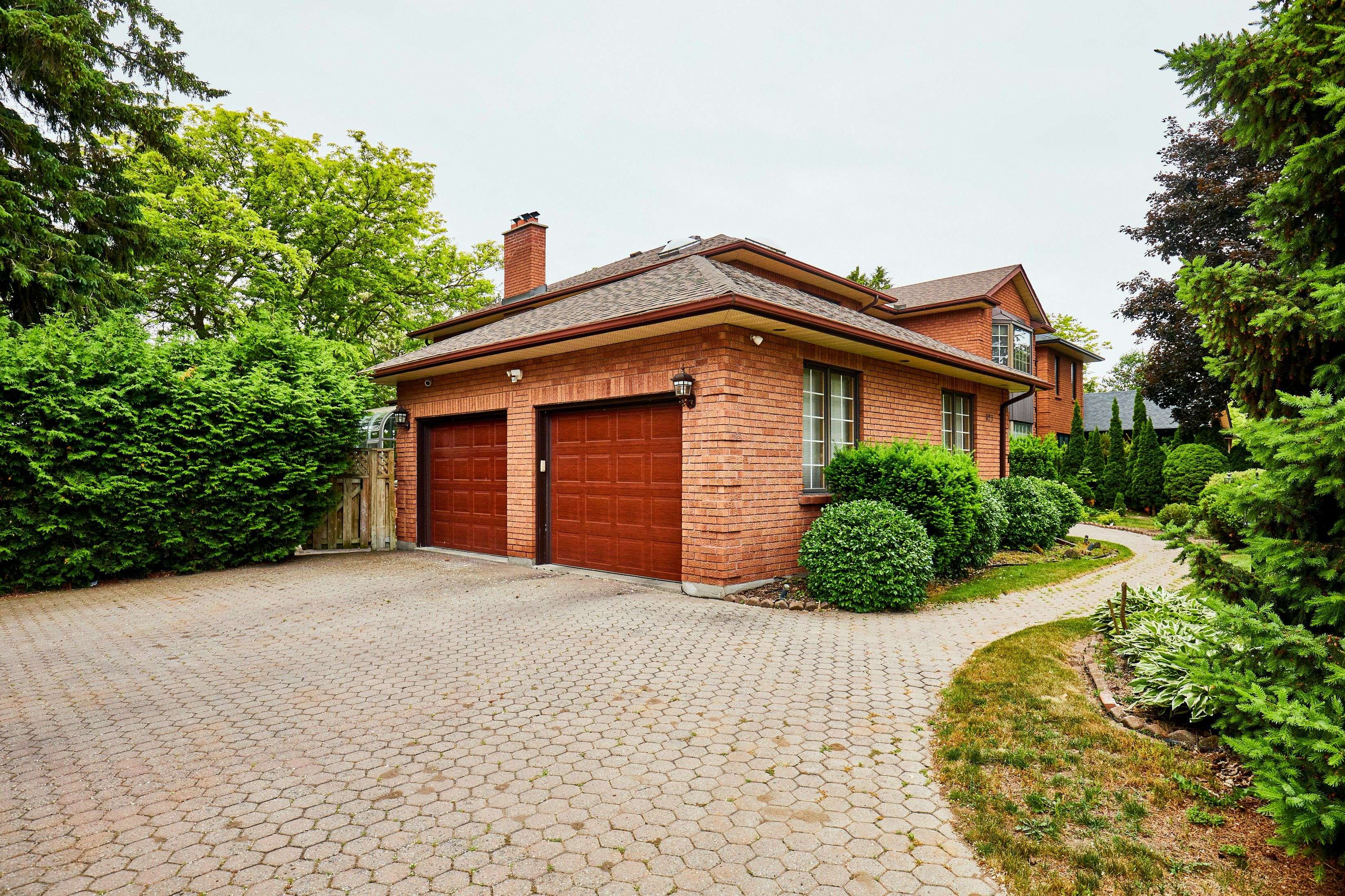 Oshawa, ON L1G 5W2,1127 OSHAWA BLVD N