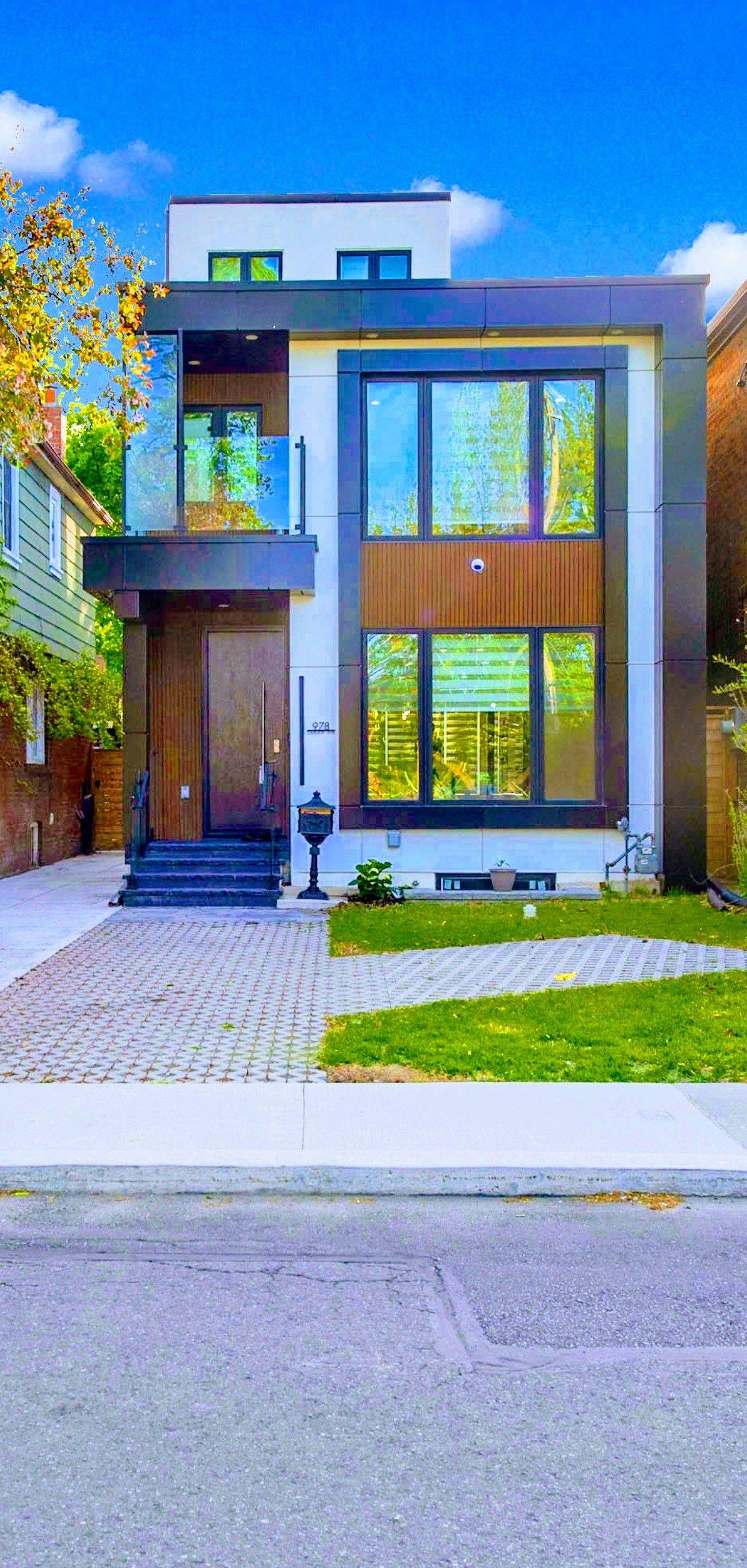 Toronto E03, ON M4K 3M1,978 Carlaw AVE