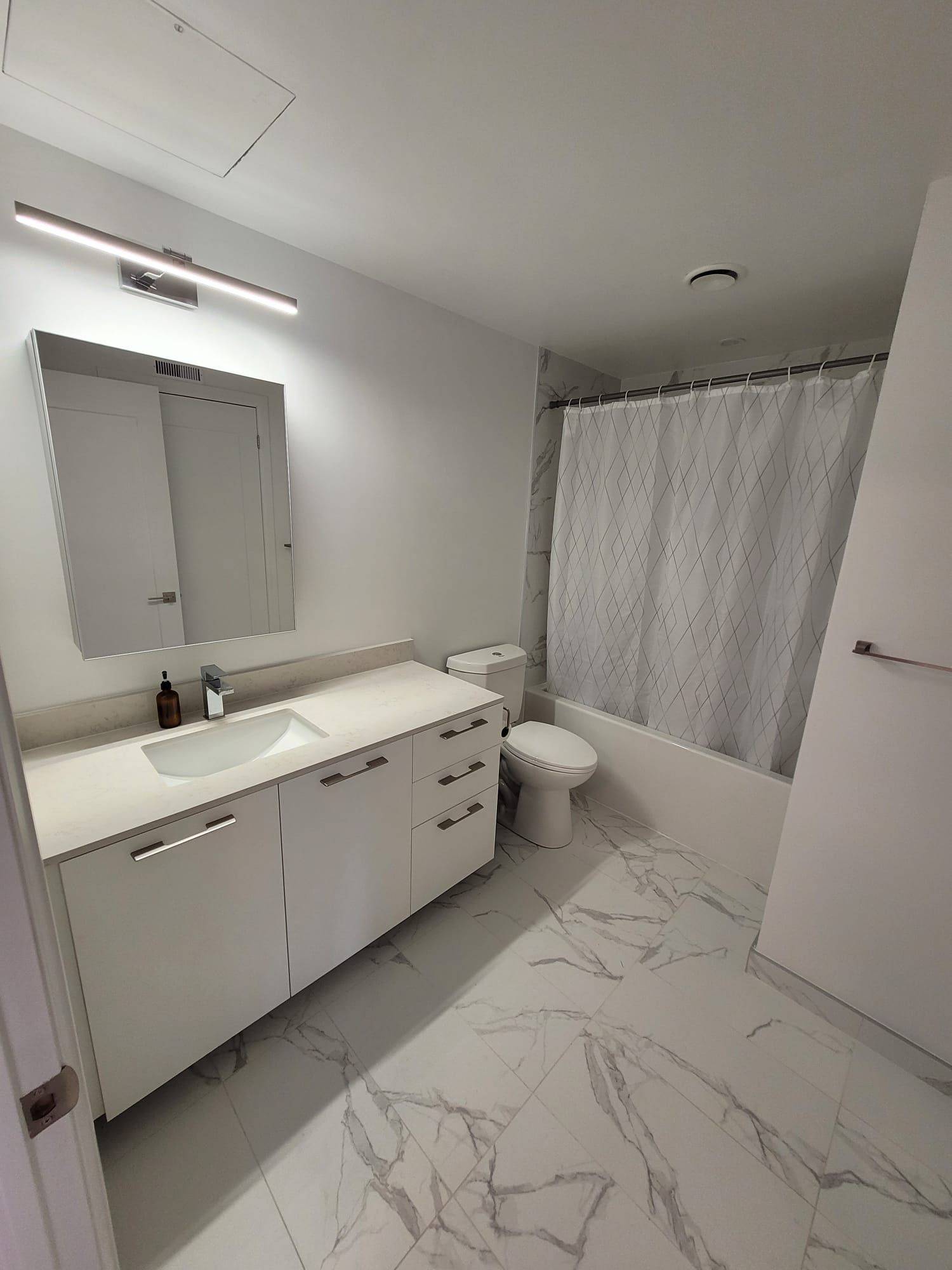 Markham, ON L3R 6L5,18 Water Walk DR #201
