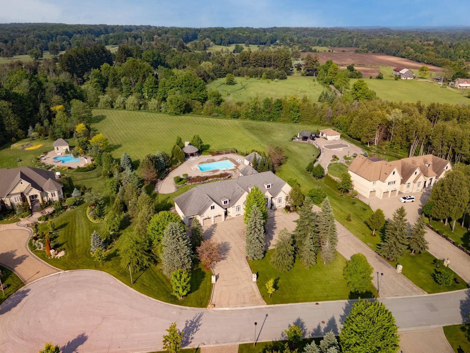 East Gwillimbury, ON L0G 1V0,22 Riverstone CT