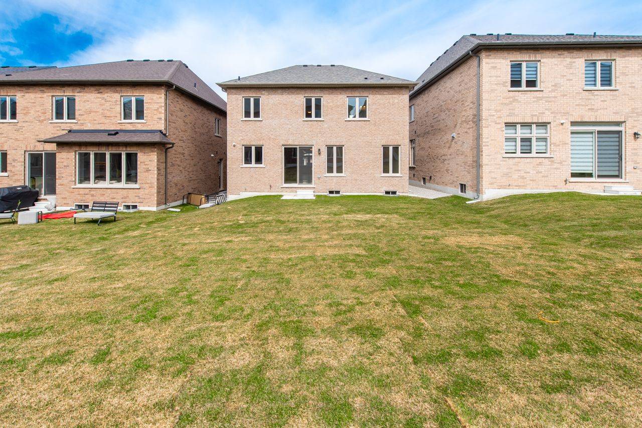 Bradford West Gwillimbury, ON L3Z 4N3,29 Plank RD