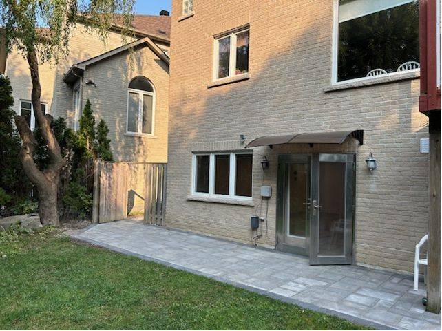 Markham, ON L3T 7X2,15 Circle CT