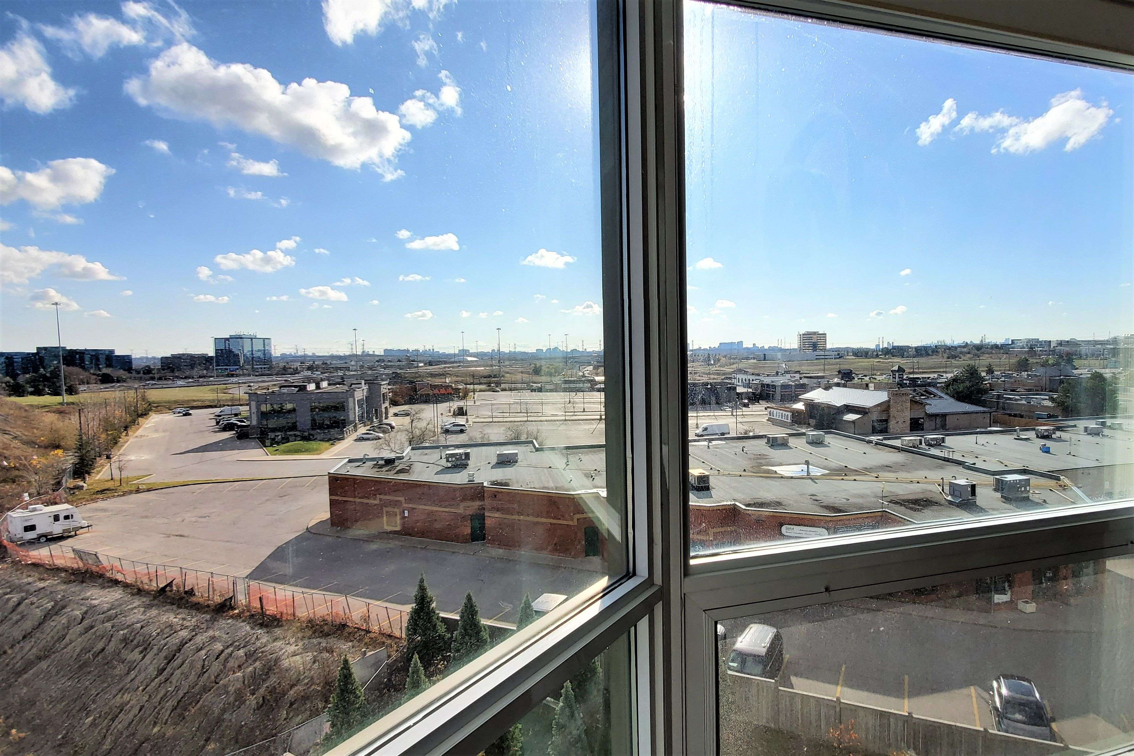 Richmond Hill, ON L4B 0B6,75 Norman Bethune AVE #608