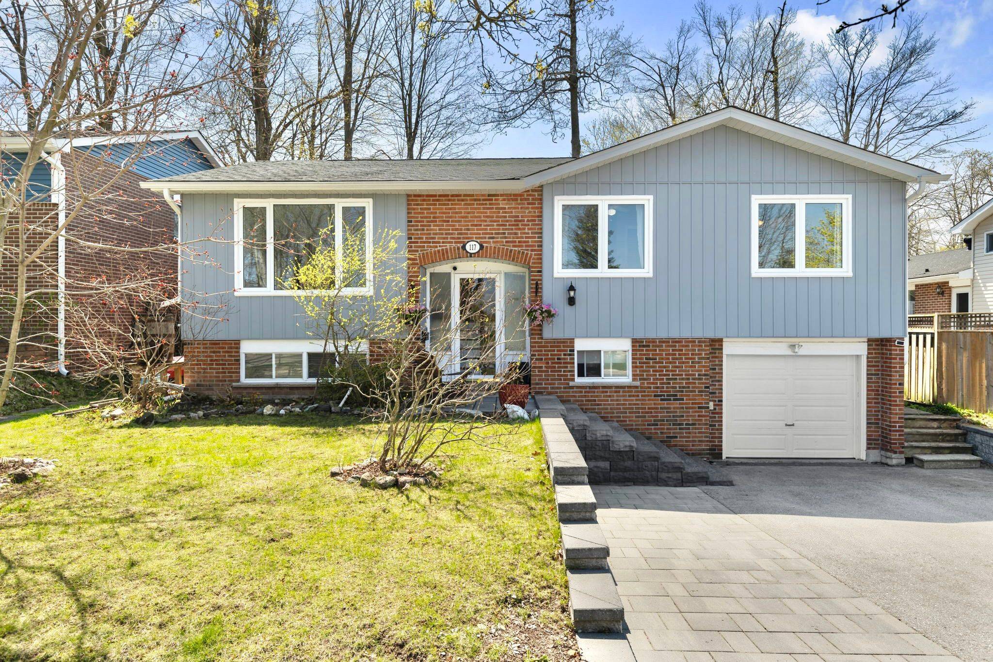 117 SPRINGDALE DR, Barrie, ON L4M 4Y1
