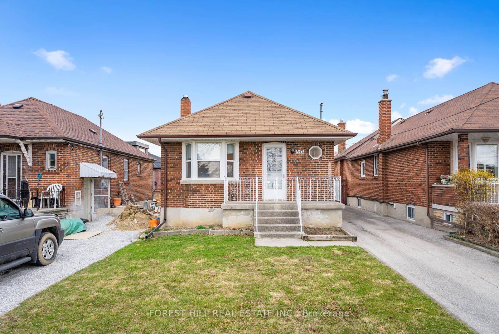 Toronto W04, ON M6B 2G3,542 Glen Park AVE