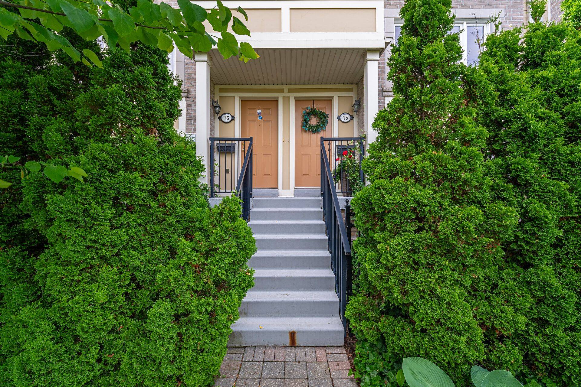 Mississauga, ON L5M 8C7,4861 Half Moon GRV #16