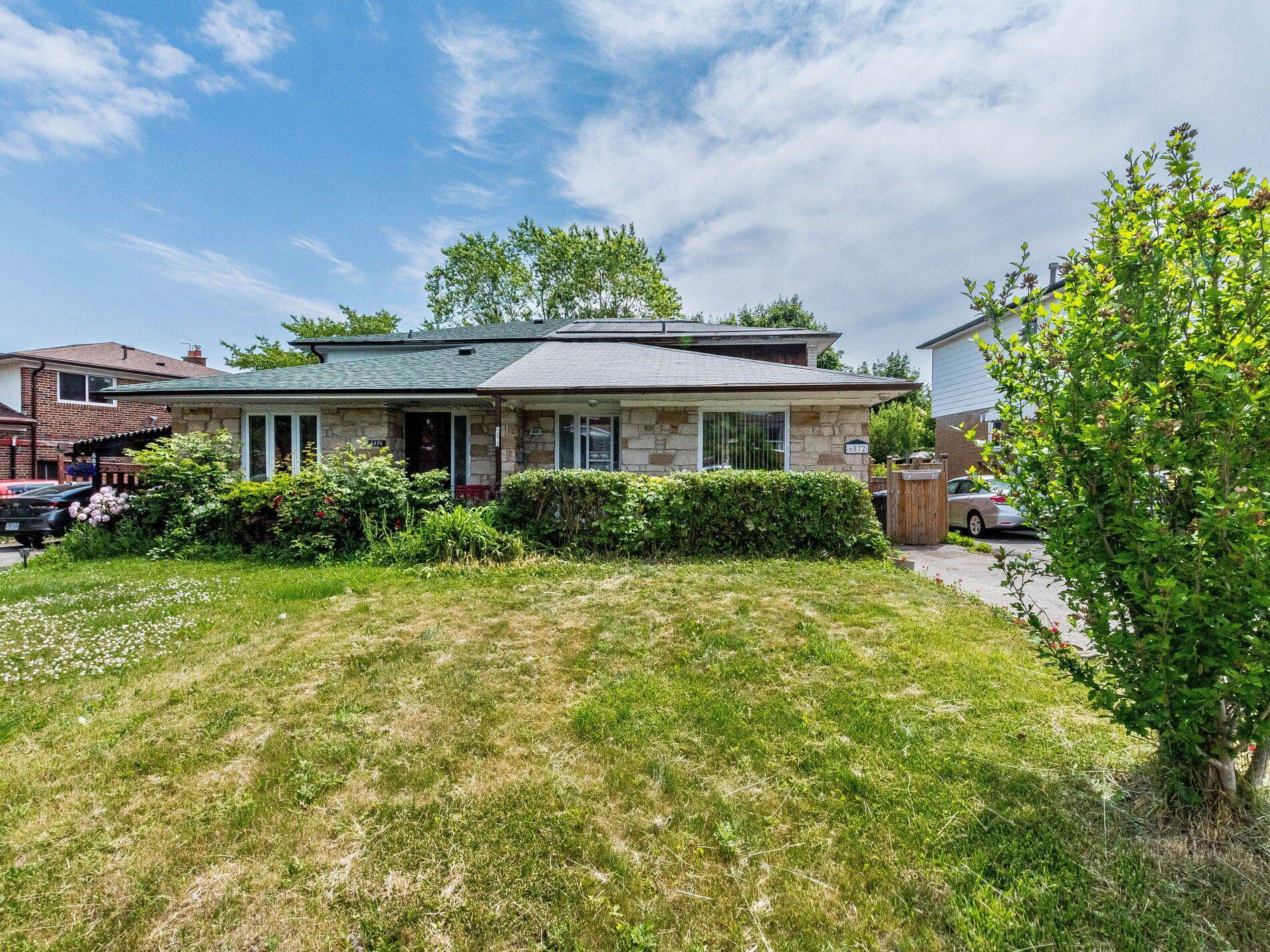 Mississauga, ON L4T 2W5,6872 Darcel AVE