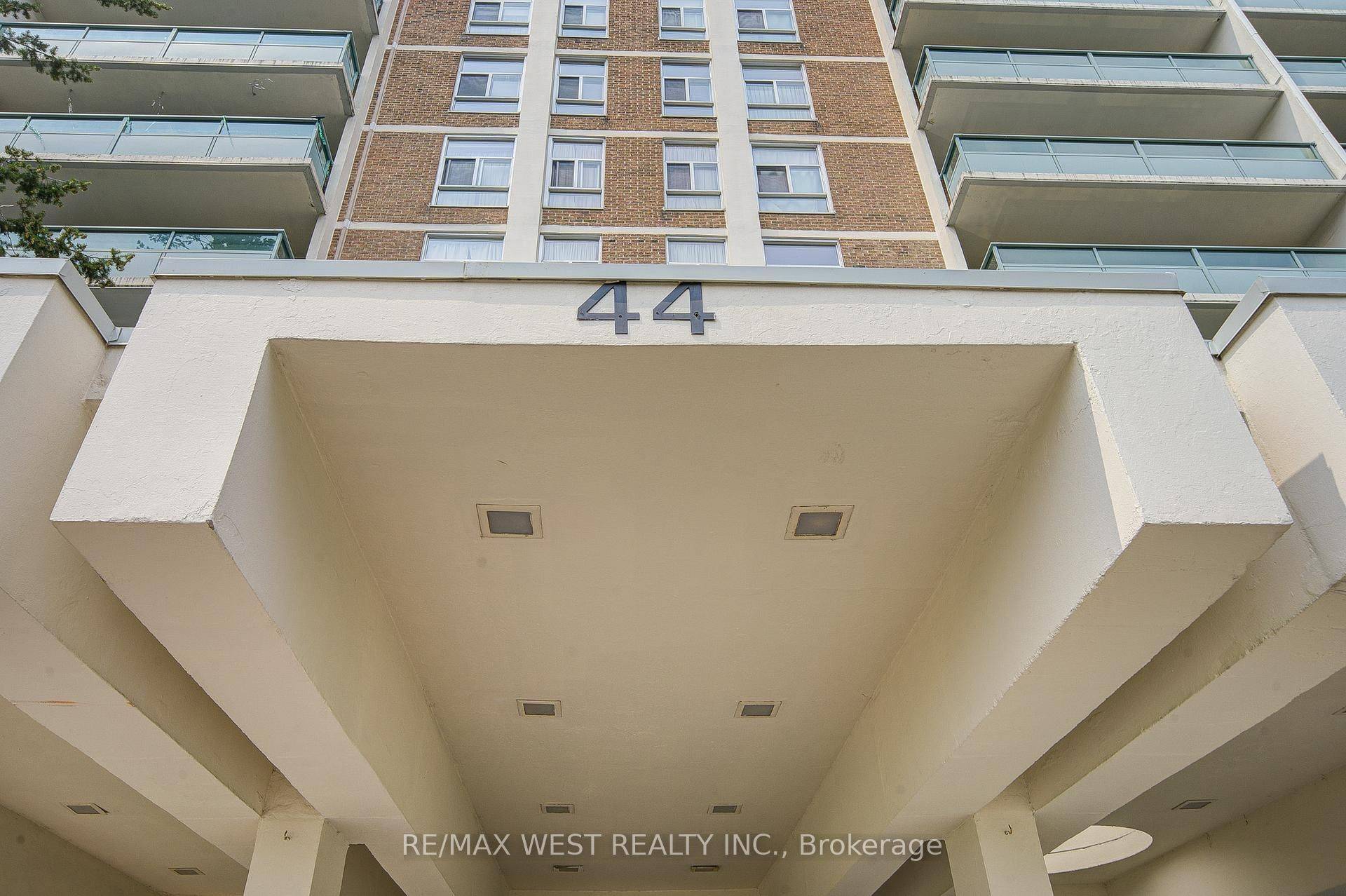 Toronto W09, ON M9R 2M7,44 Longbourne DR #606