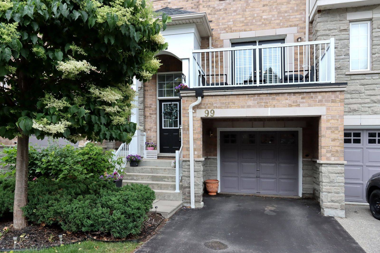 Mississauga, ON L5B 4K8,601 SHORELINE DR #99