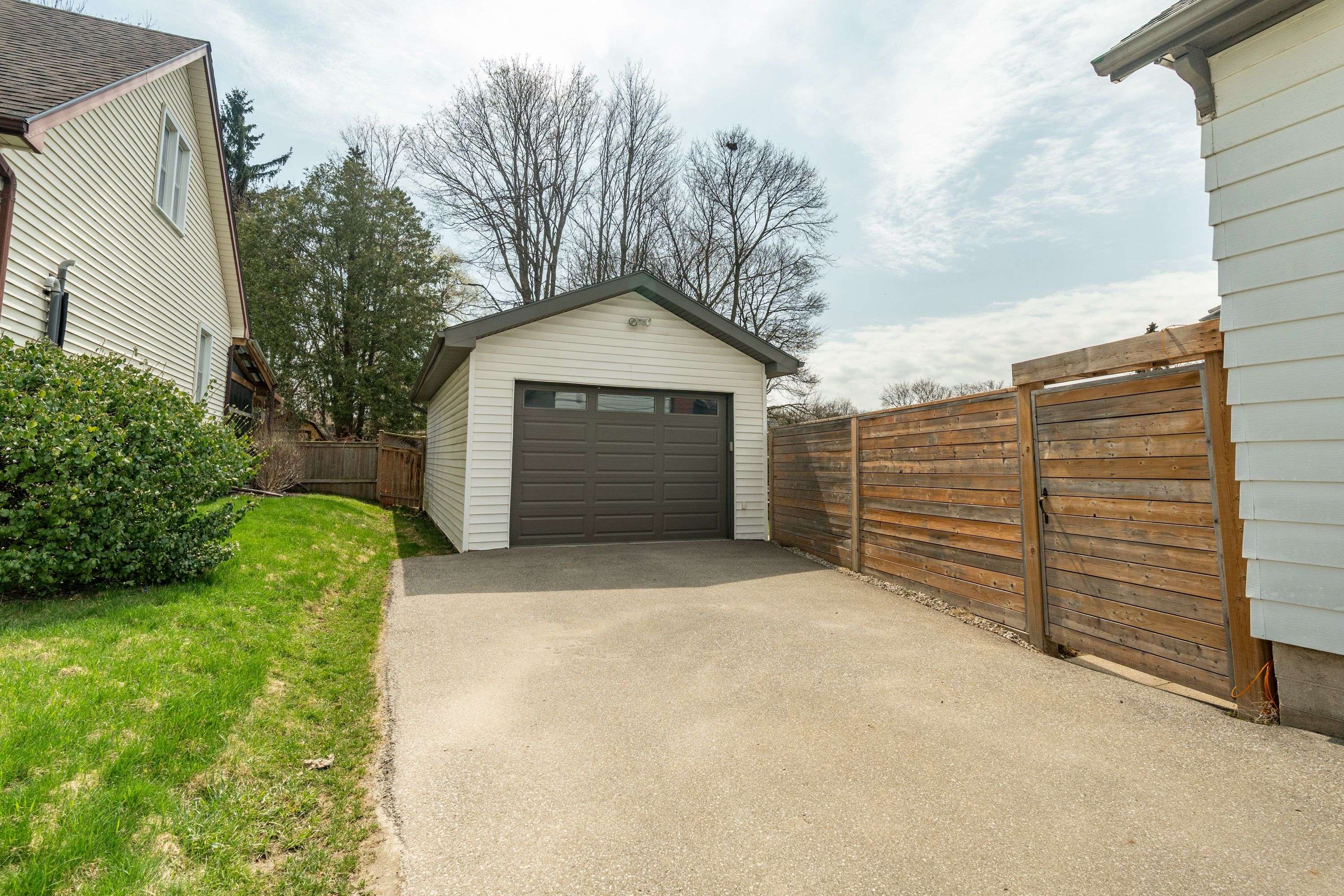 Waterloo, ON N2J 2K7,227 Bridgeport RD E