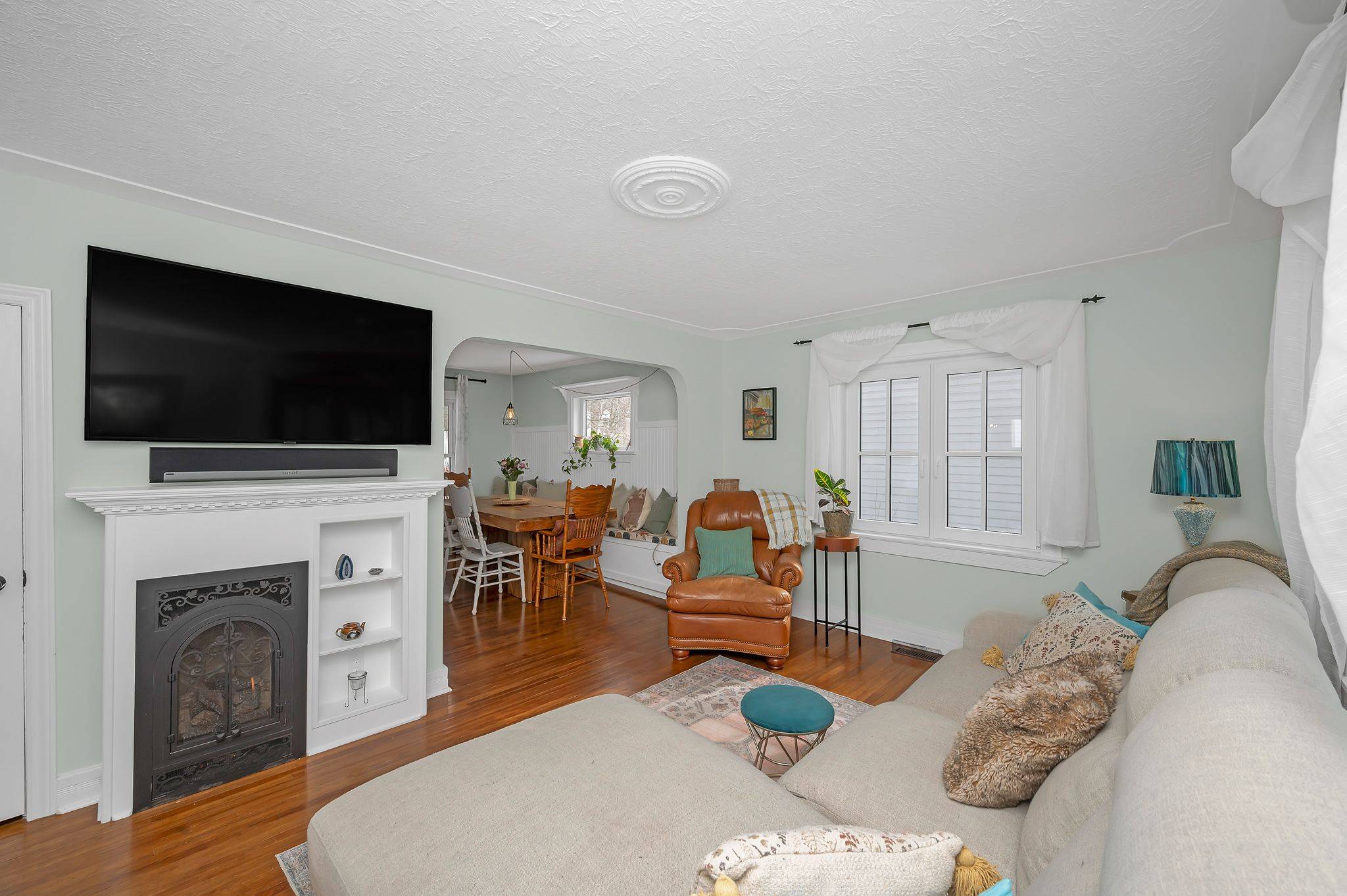 24 Robinson ST S, Grimsby, ON L3M 3C4