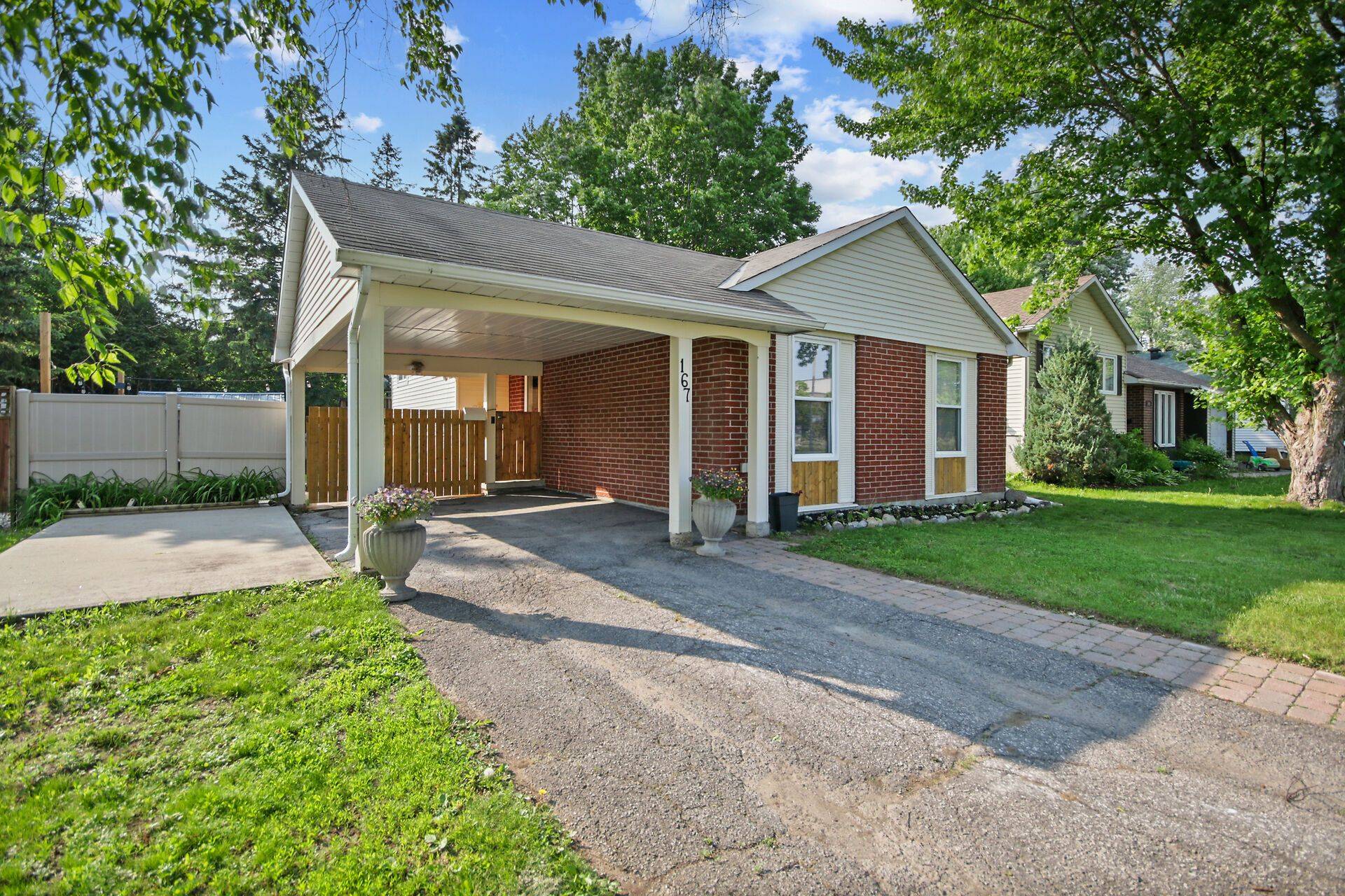 Kanata, ON K2L 2E9,167 Abbeyhill DR