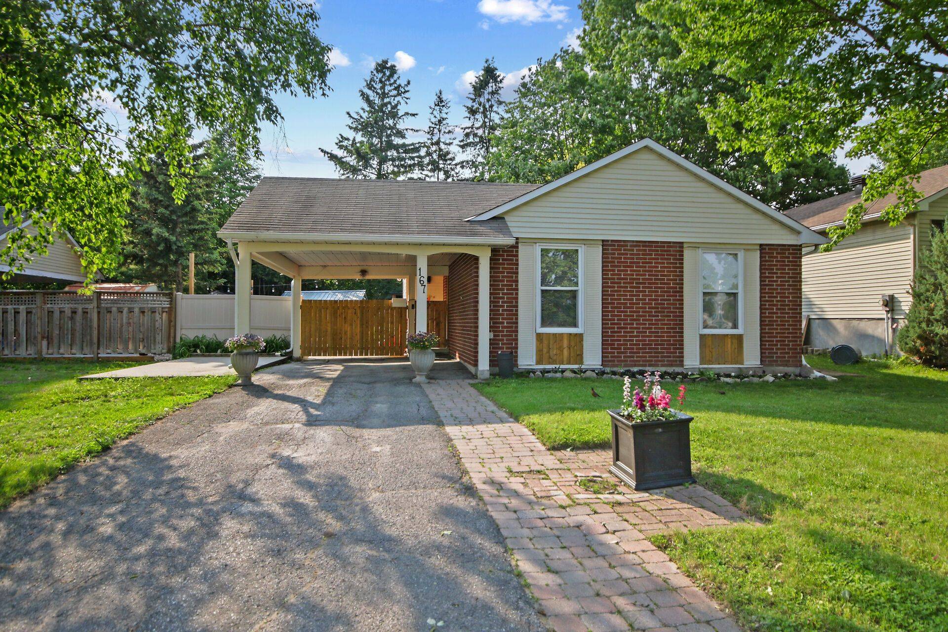 Kanata, ON K2L 2E9,167 Abbeyhill DR