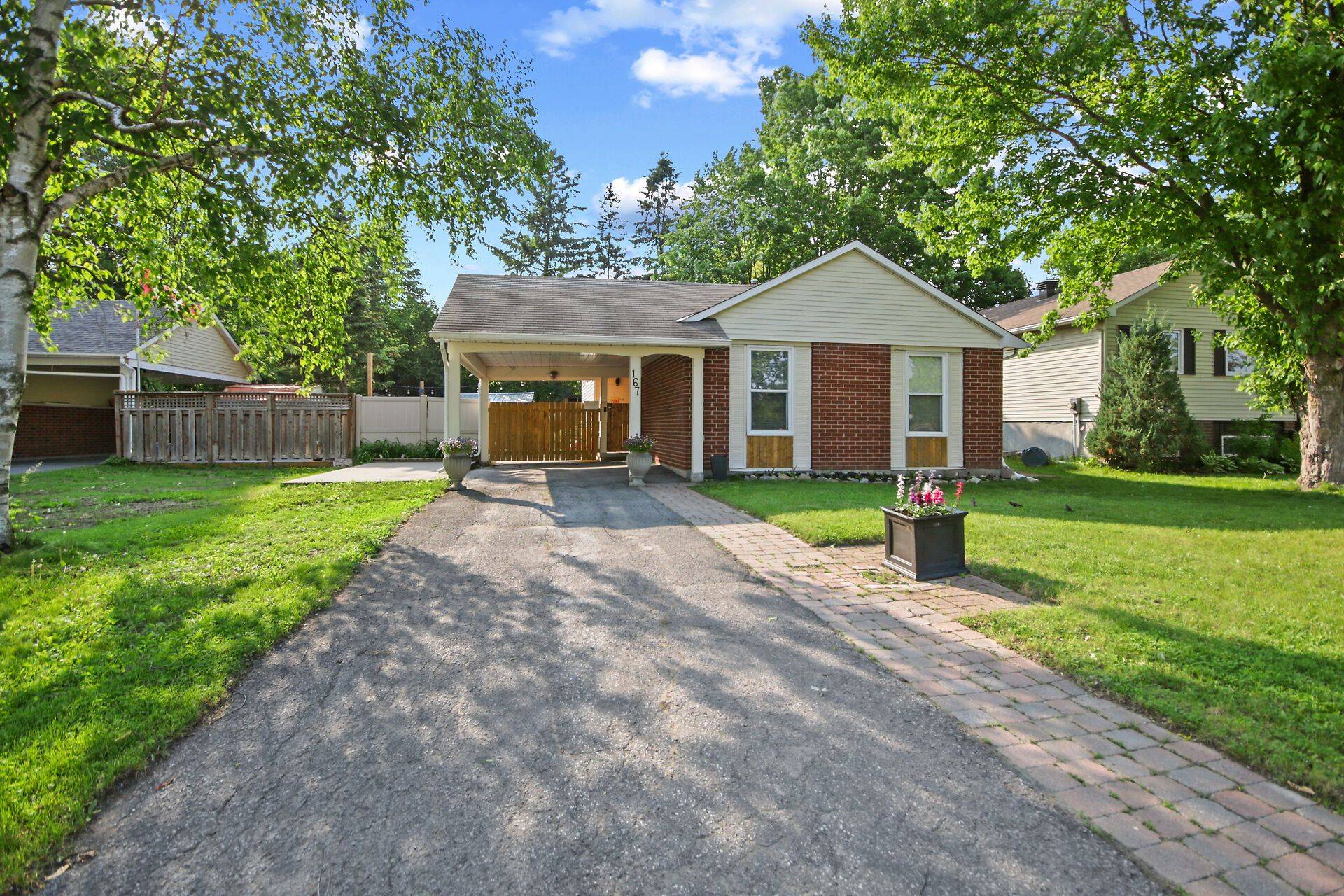 Kanata, ON K2L 2E9,167 Abbeyhill DR