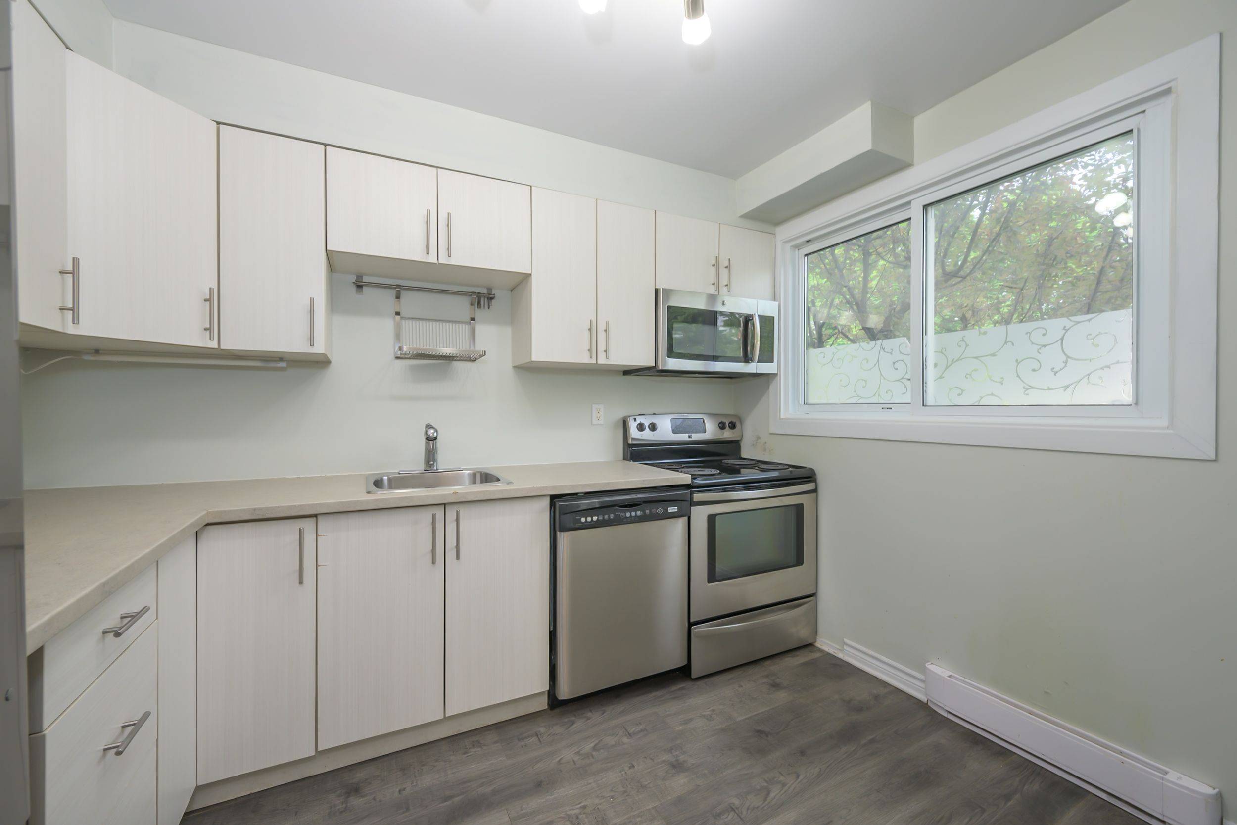 London North, ON N6H 4S3,40 Summit AVE #114