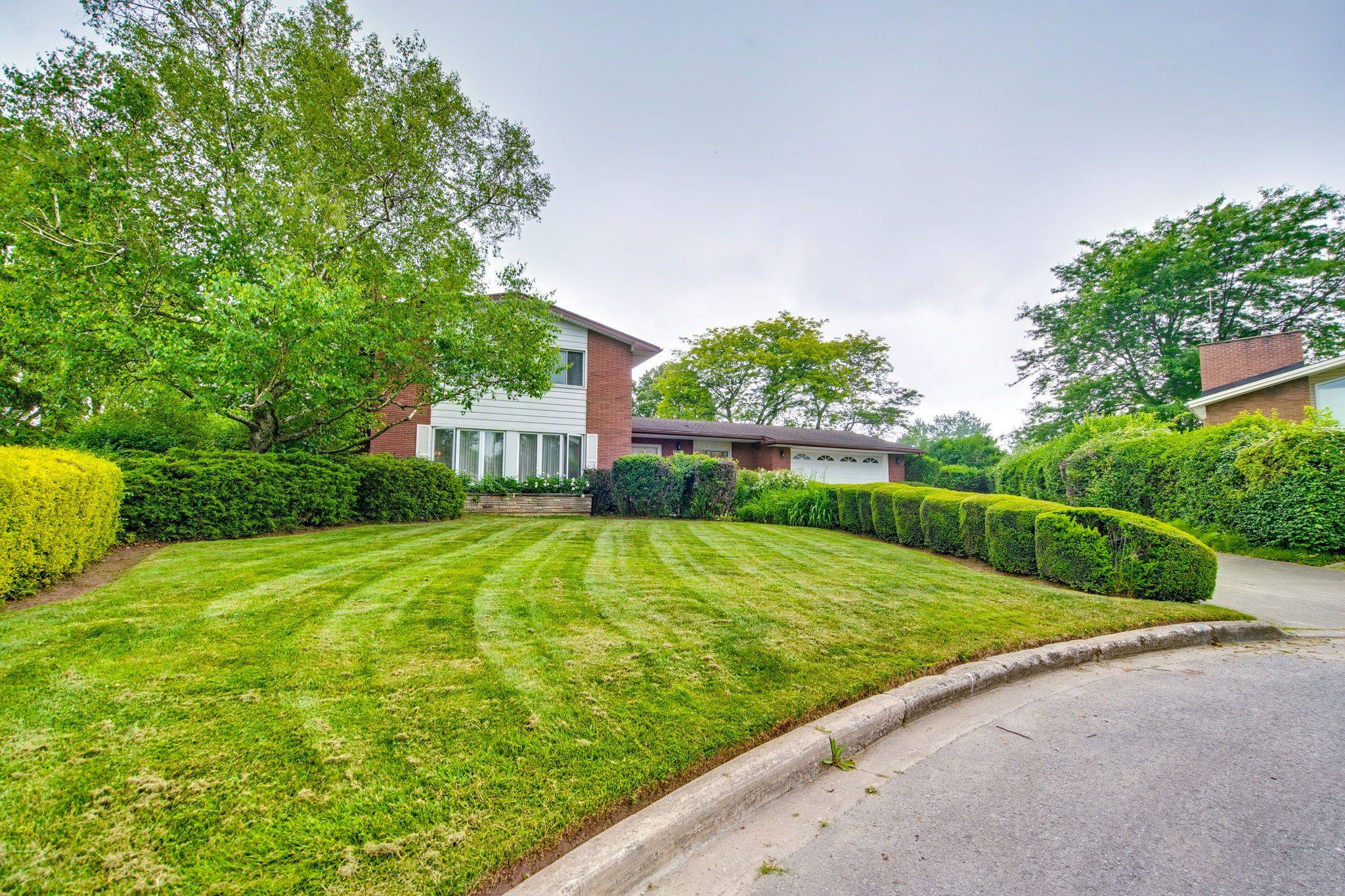 Niagara Falls, ON L2J 3B5,3546 Eton CRES