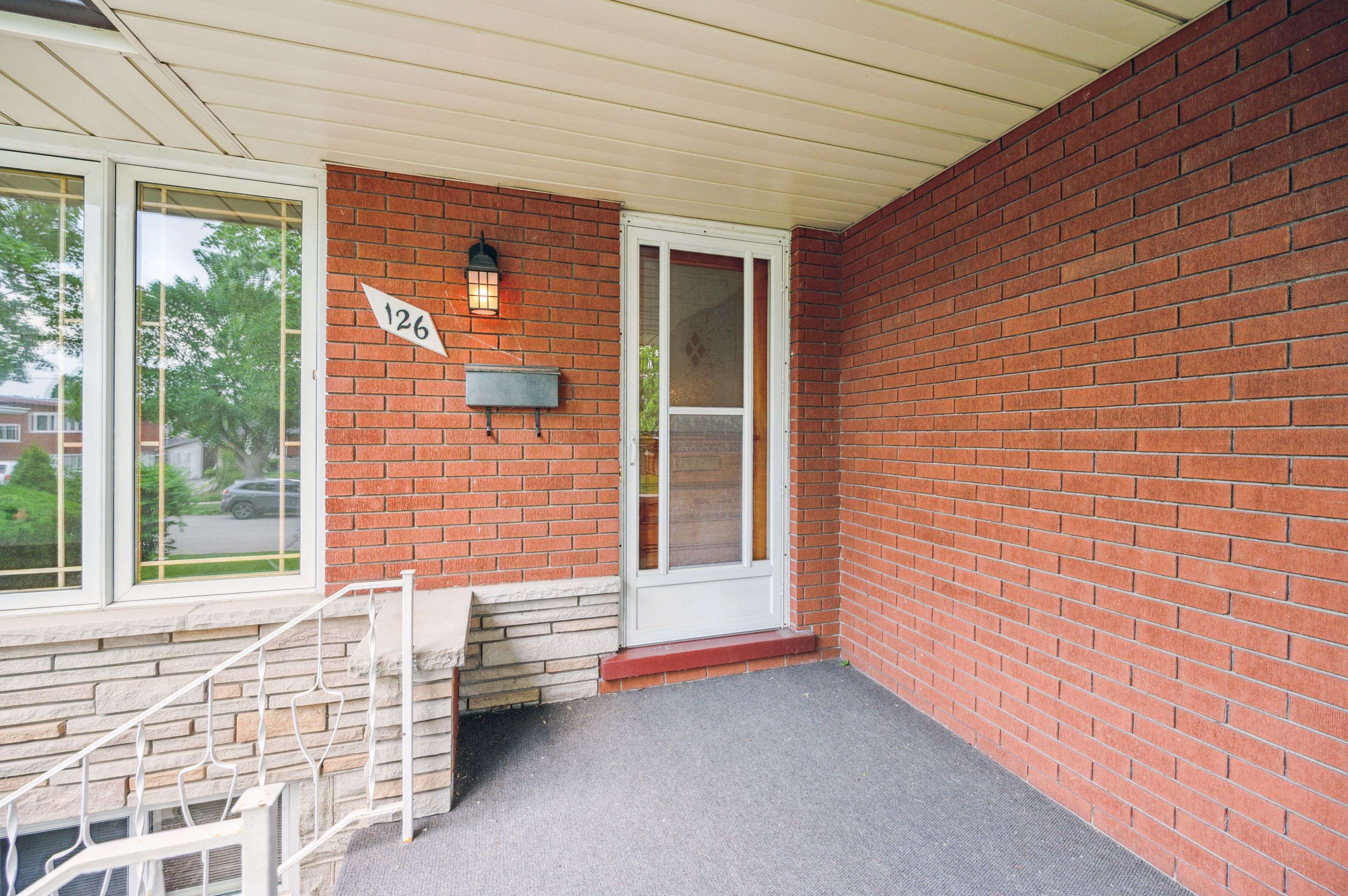 Kitchener, ON N2B 1S3,126 Elkington DR