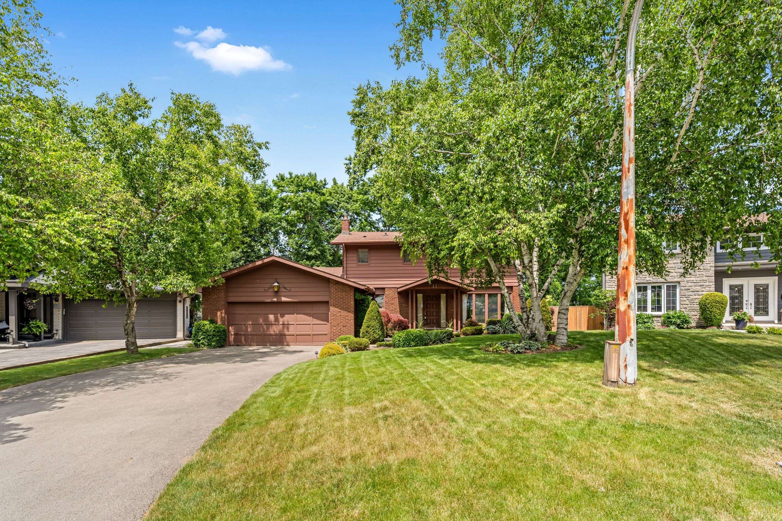 Hamilton, ON L8G 2P9,13 LESLIE DR