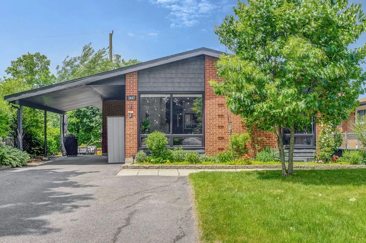 Elmvale Acres And Area, ON K1G 1J7,2447 Magnus AVE