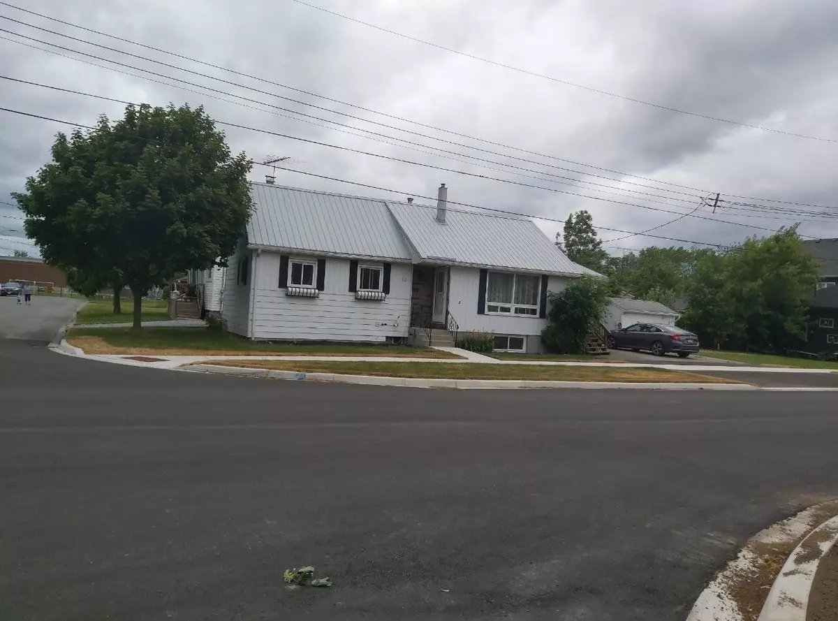 Welland, ON L3B 5H1,11 Sauer AVE