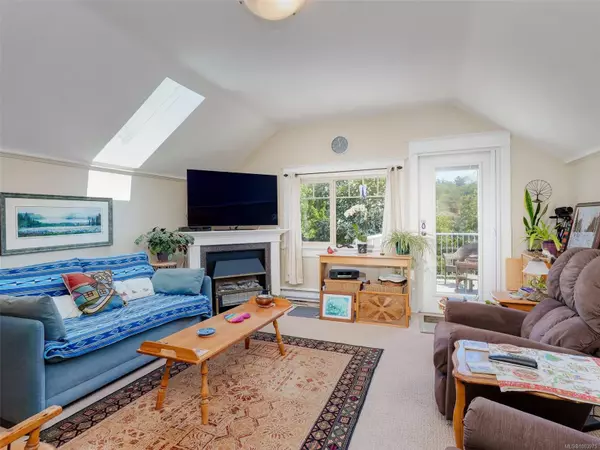 Victoria, BC V8S 3Y2,355 Richmond Ave