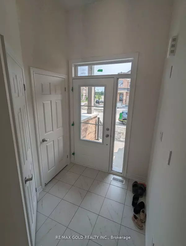 Oshawa, ON L1L 0V2,46 Bayardo DR