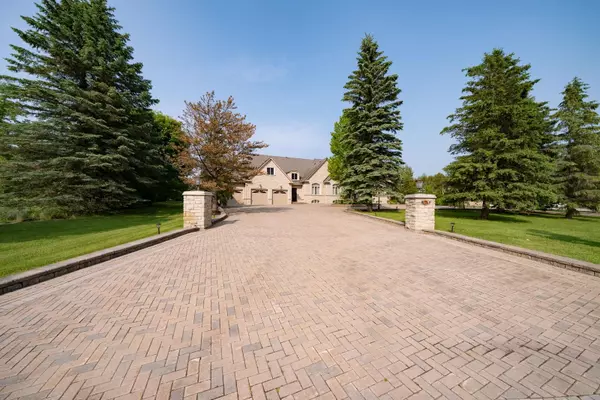 East Gwillimbury, ON L0G 1V0,22 Riverstone CT