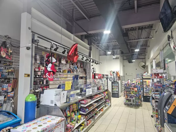 Toronto W10, ON M9V 1B4,1530 Albion RD #37A