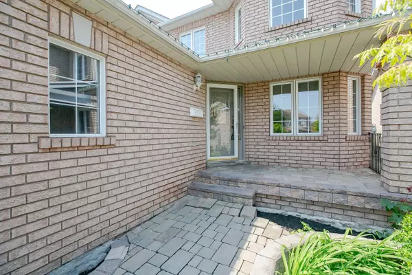 Brampton, ON L7A 1J3,46 Creekwood DR
