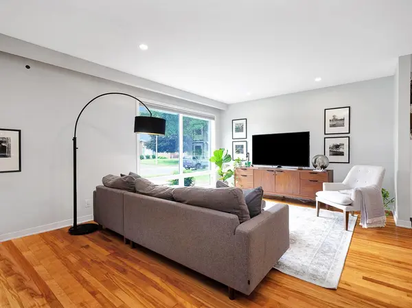 Elmvale Acres And Area, ON K1G 1J7,2447 Magnus AVE