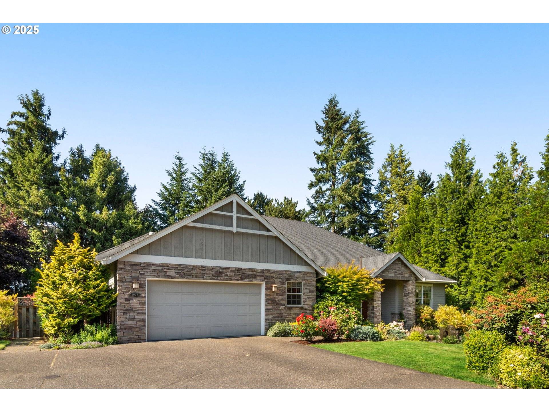 Hillsboro, OR 97124,907 NE ADDISON CT